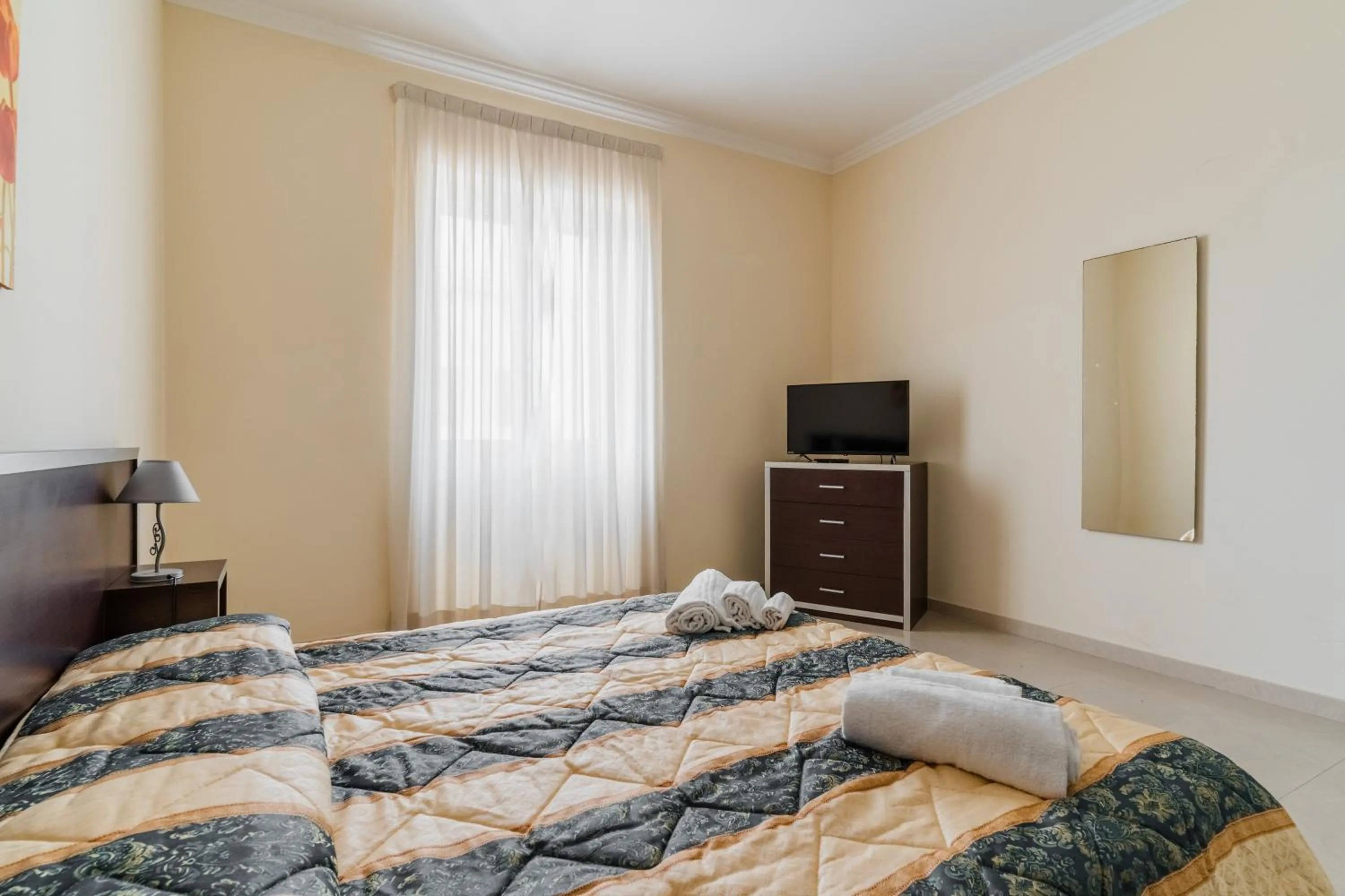 Living room, Bed in Palazzo Mongiò