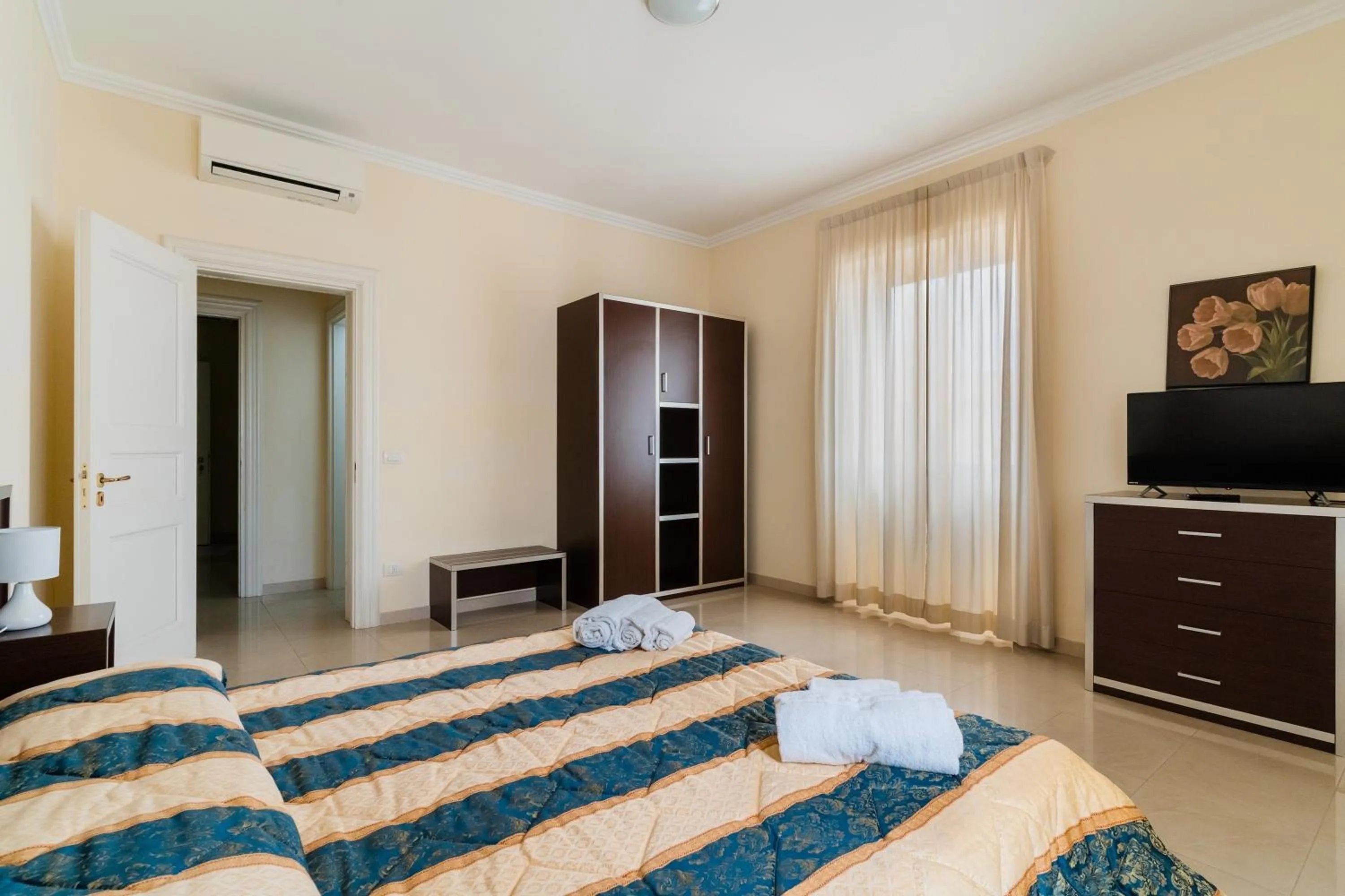 Living room, Bed in Palazzo Mongiò