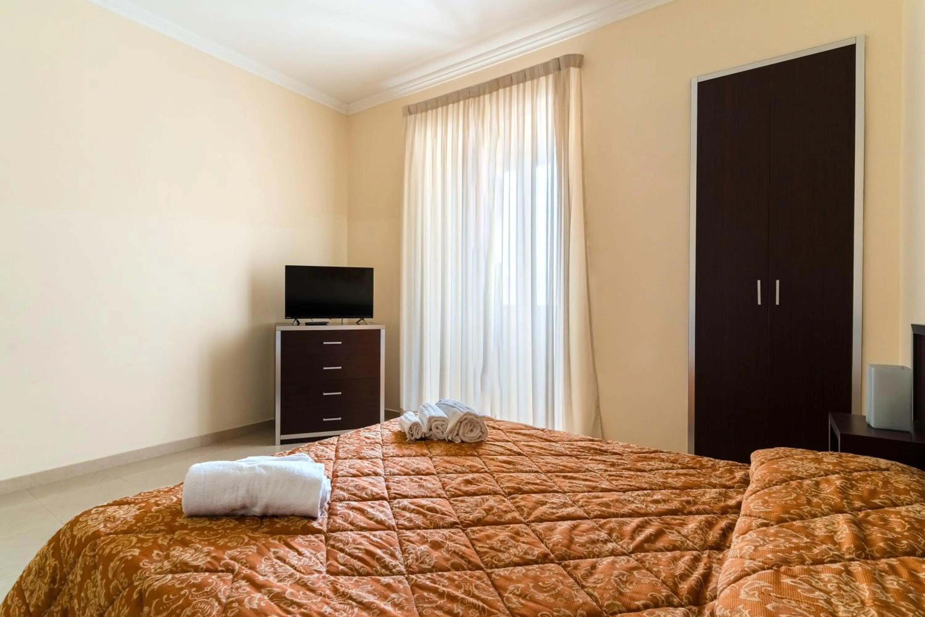 Living room, Bed in Palazzo Mongiò