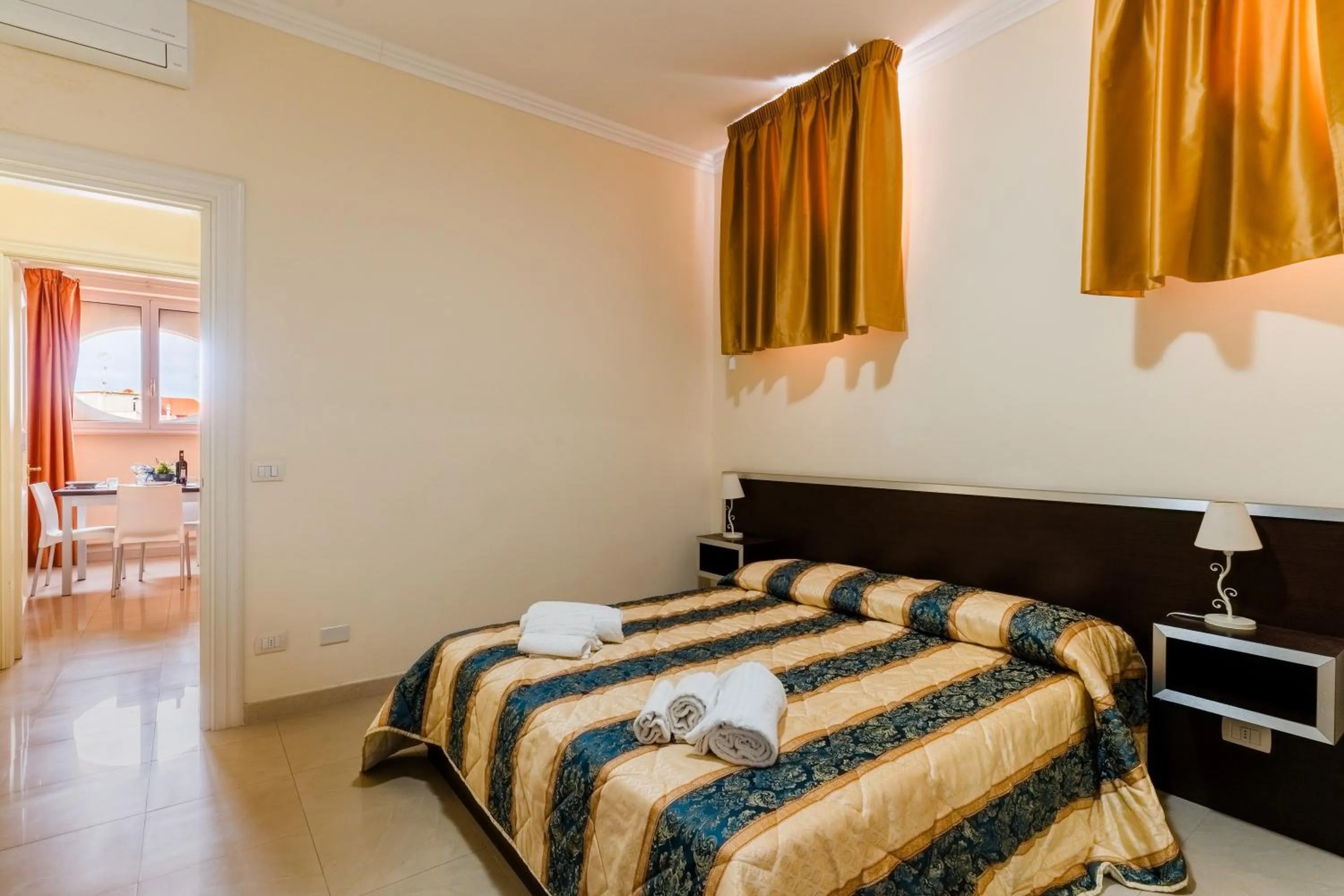 Living room, Bed in Palazzo Mongiò