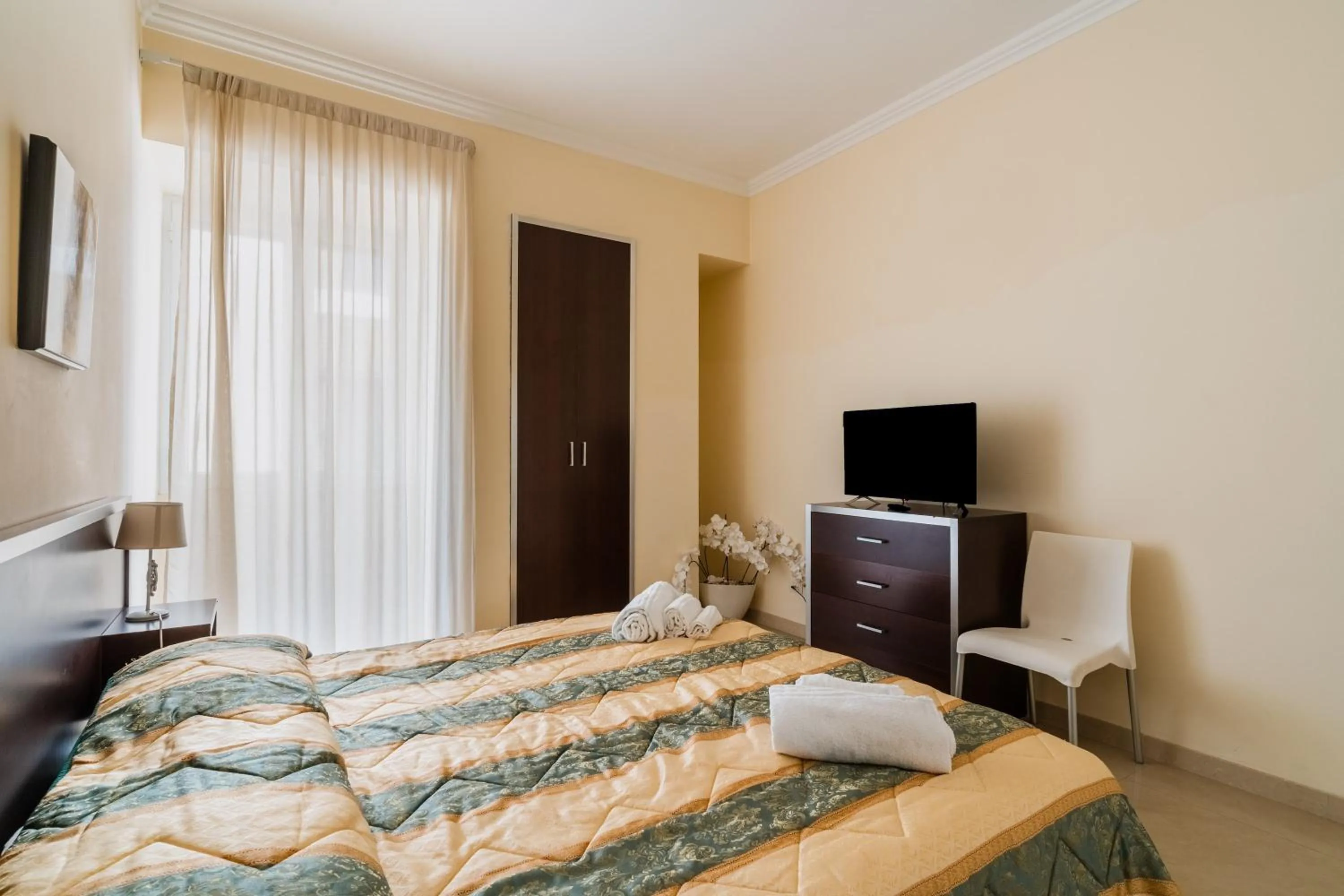 Living room, Bed in Palazzo Mongiò