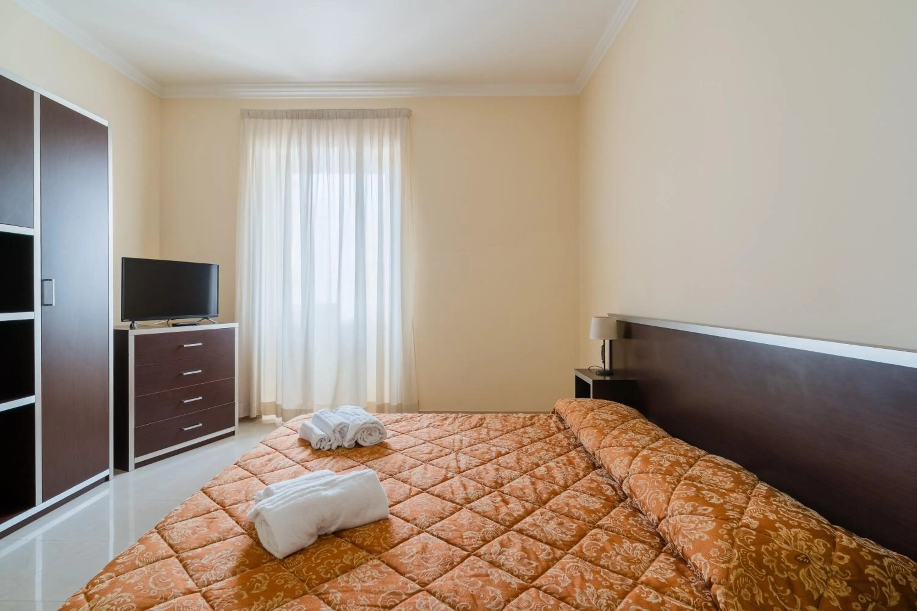 Living room, Bed in Palazzo Mongiò