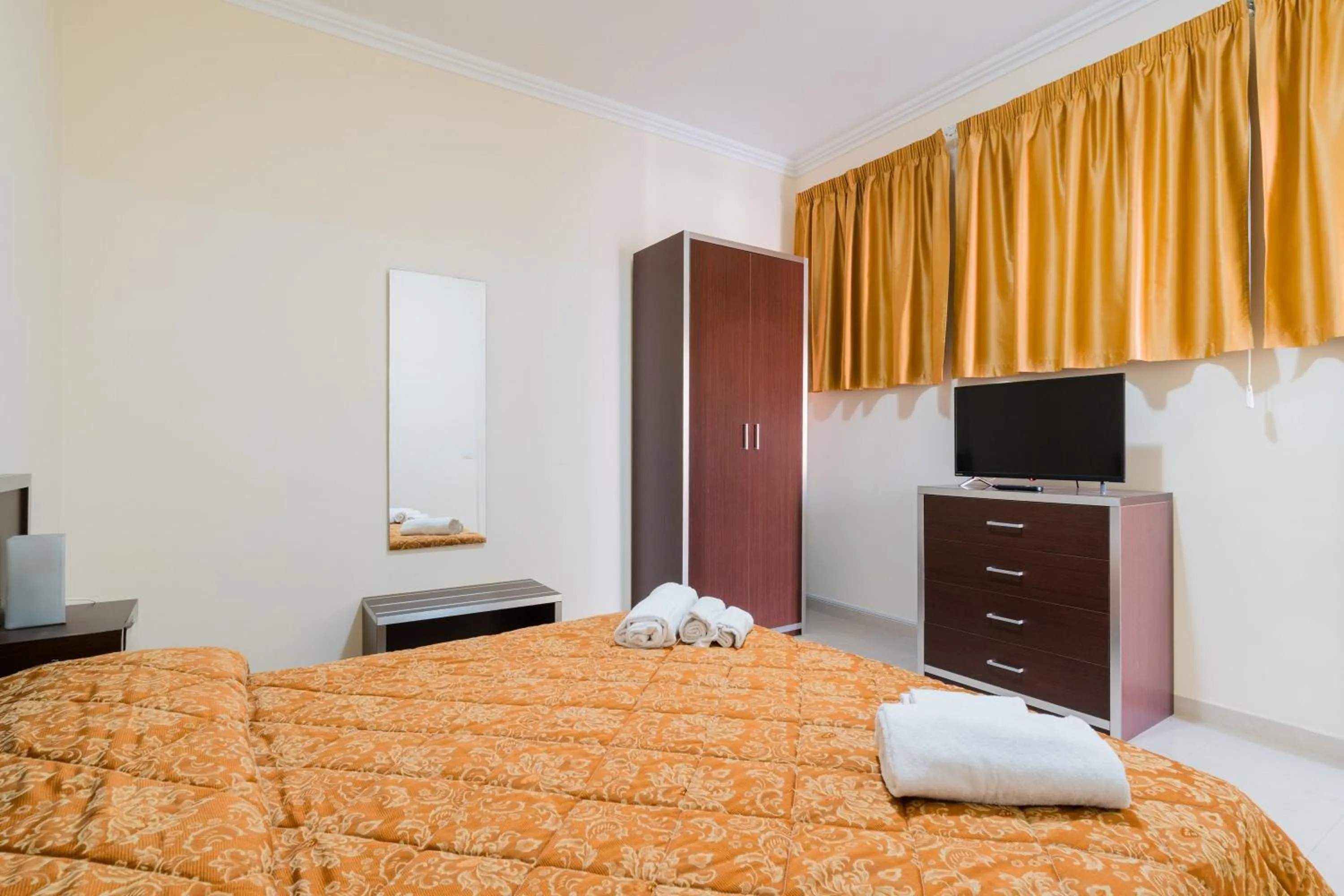 Living room, Bed in Palazzo Mongiò