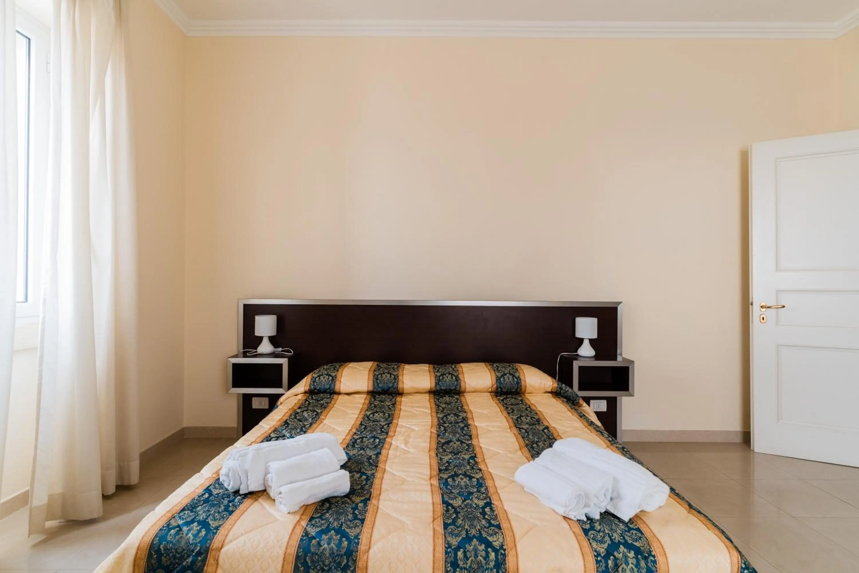 Living room, Bed in Palazzo Mongiò