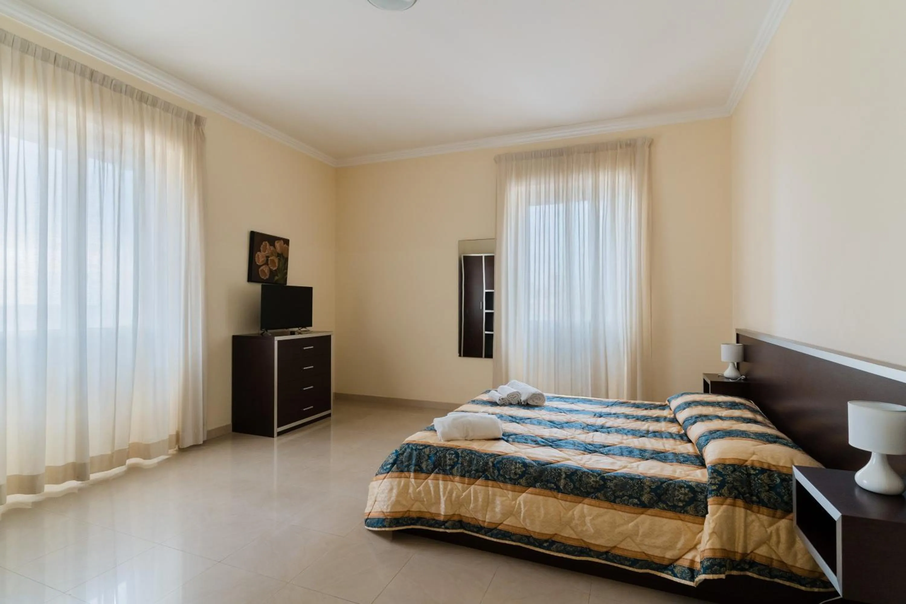Living room, Bed in Palazzo Mongiò