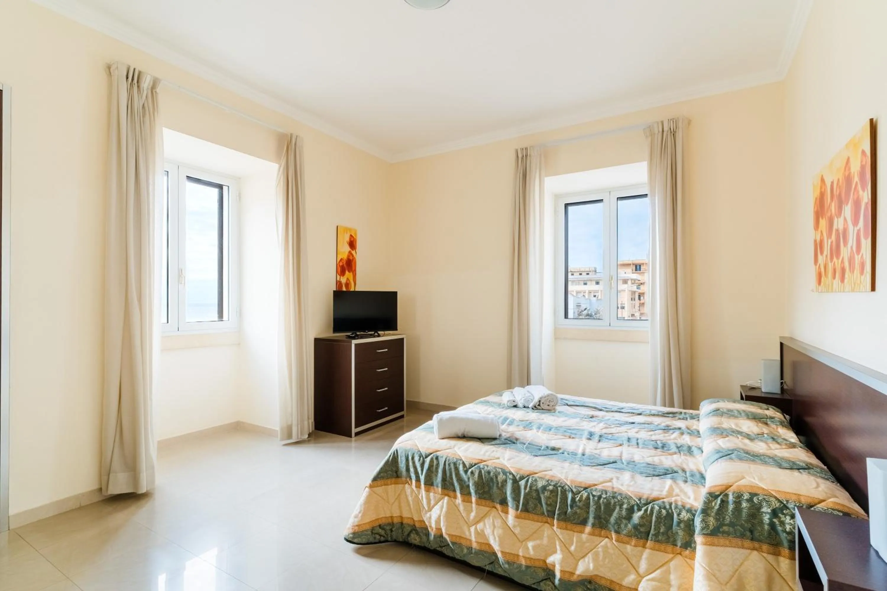 Living room, Bed in Palazzo Mongiò