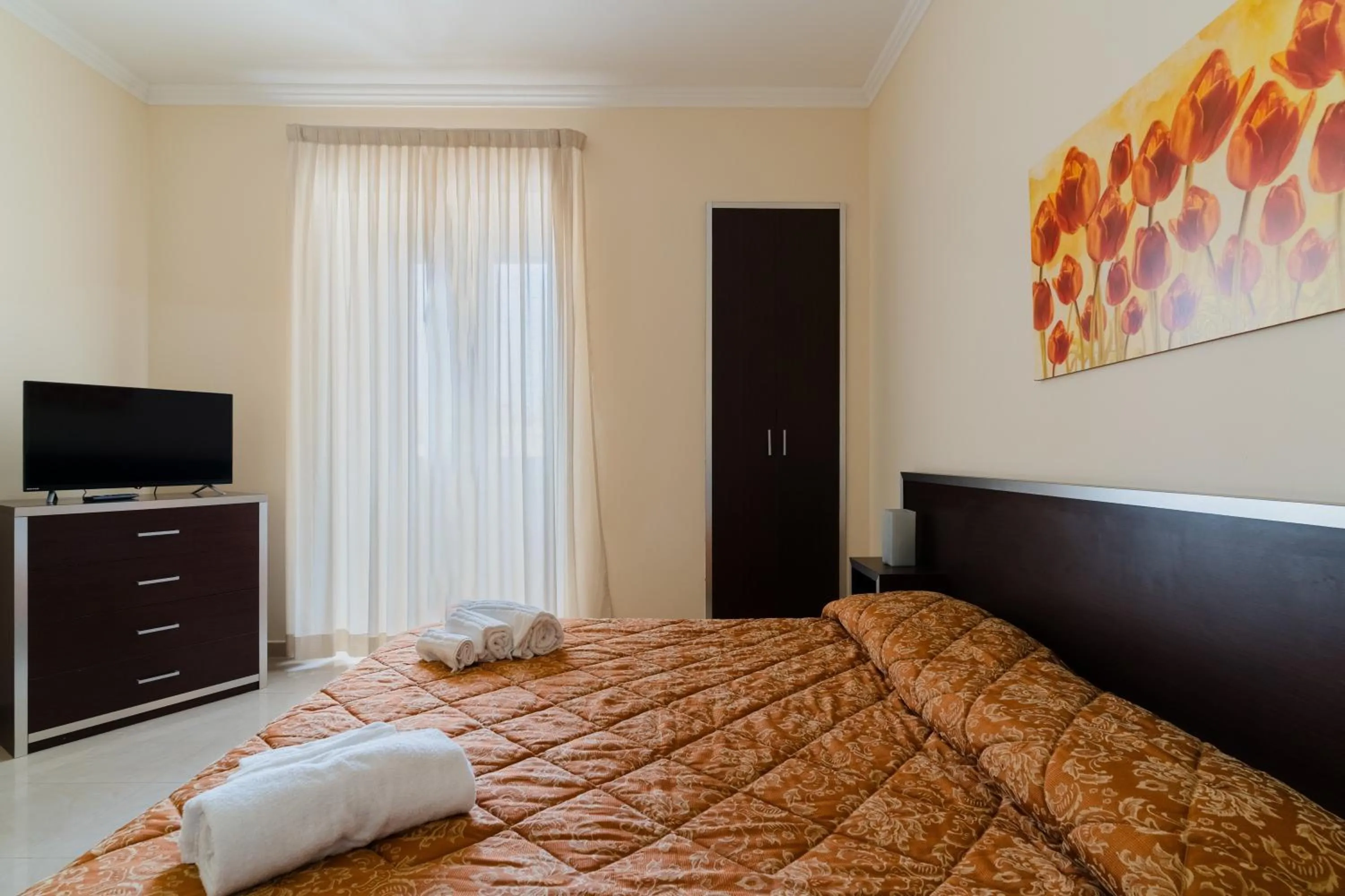 Living room, Bed in Palazzo Mongiò