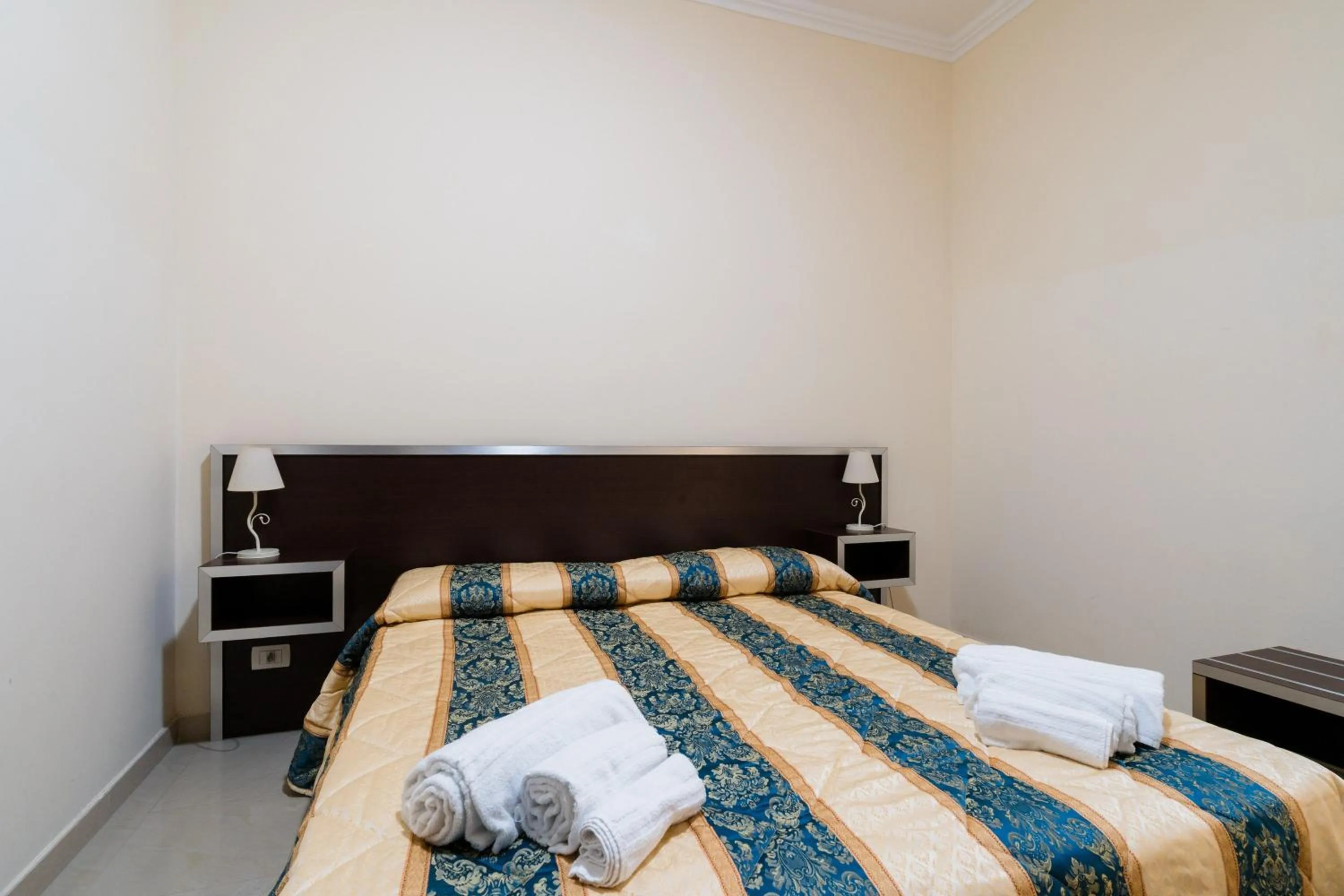 Living room, Bed in Palazzo Mongiò