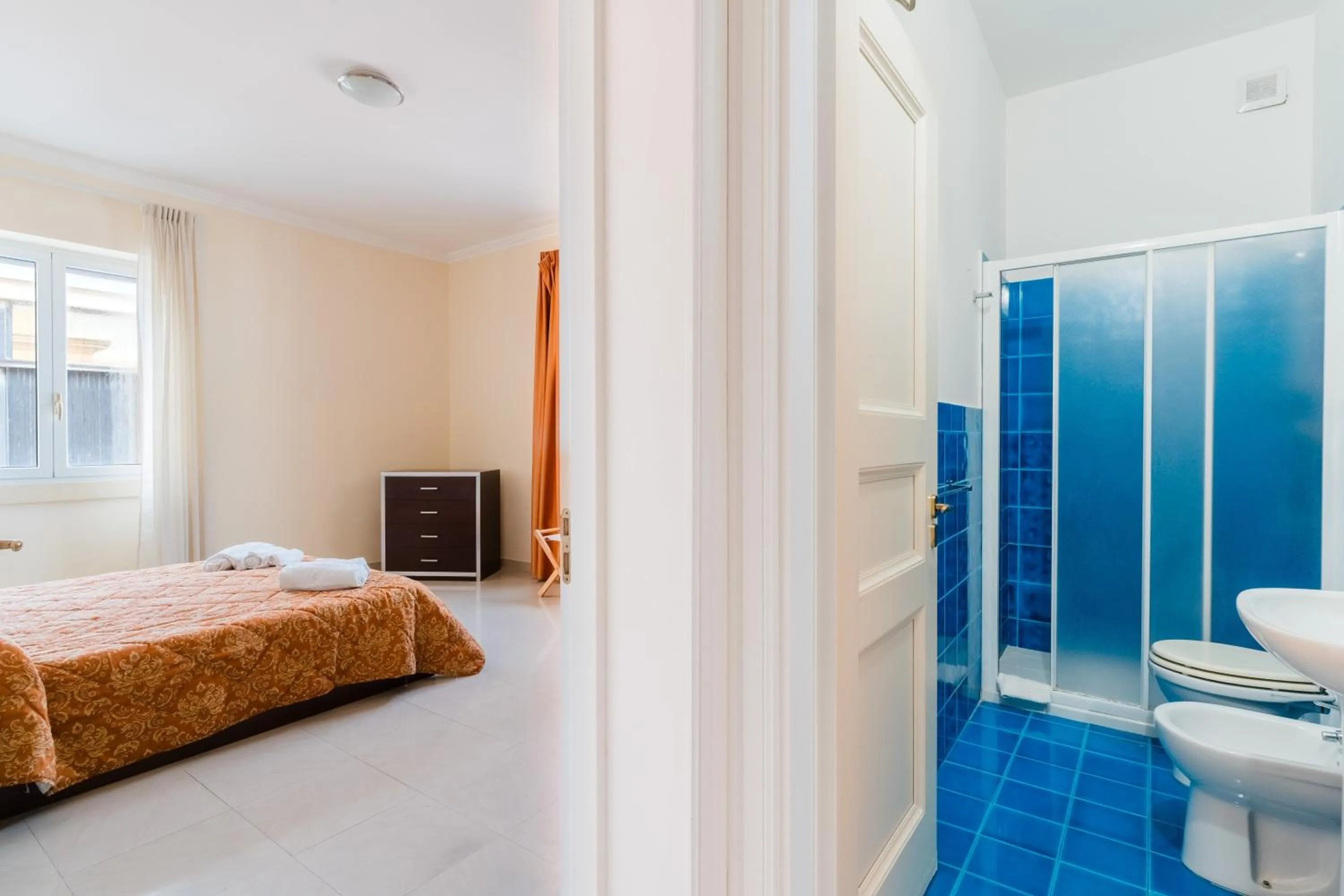 Living room, Bed in Palazzo Mongiò