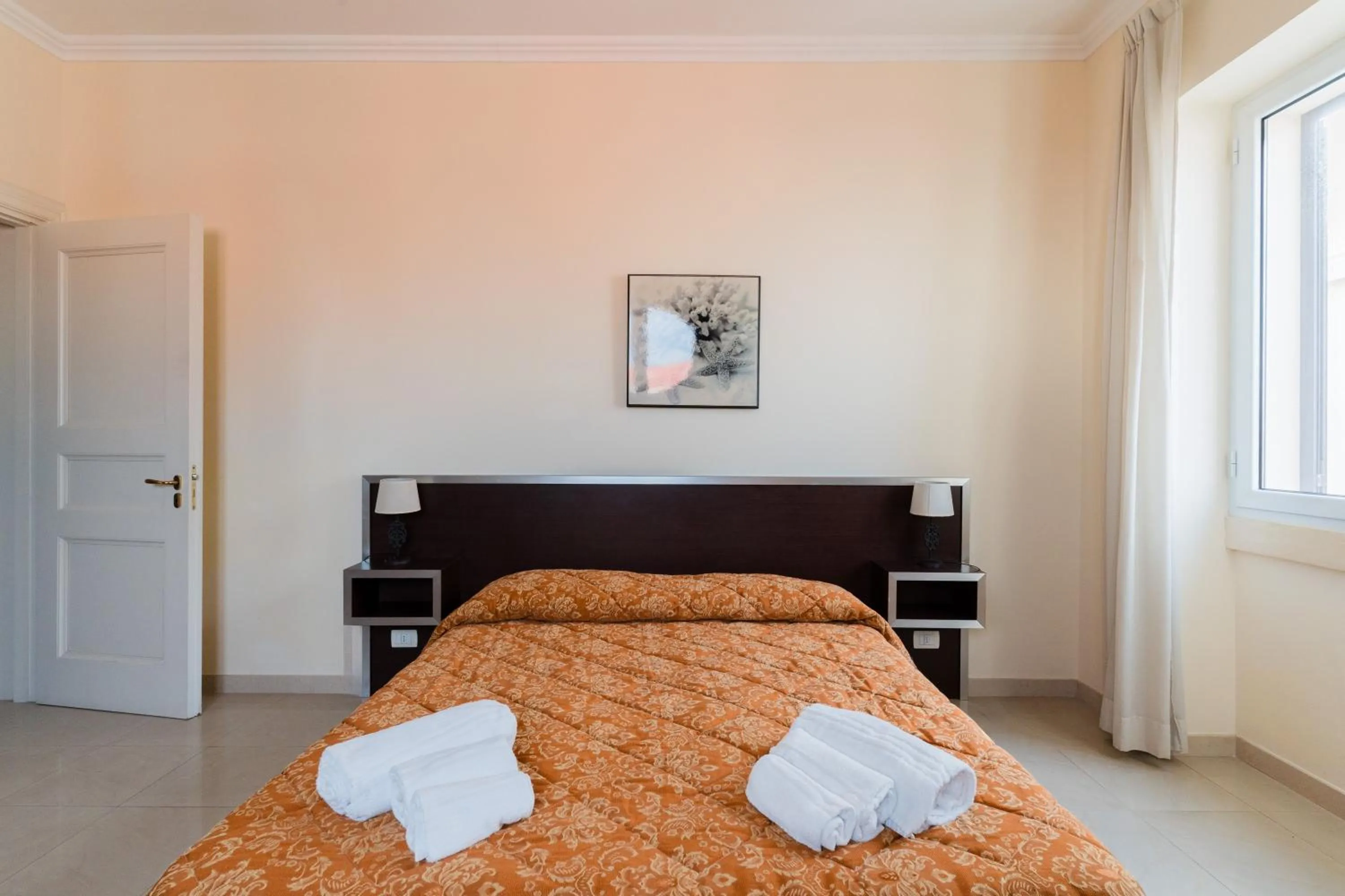 Living room, Bed in Palazzo Mongiò