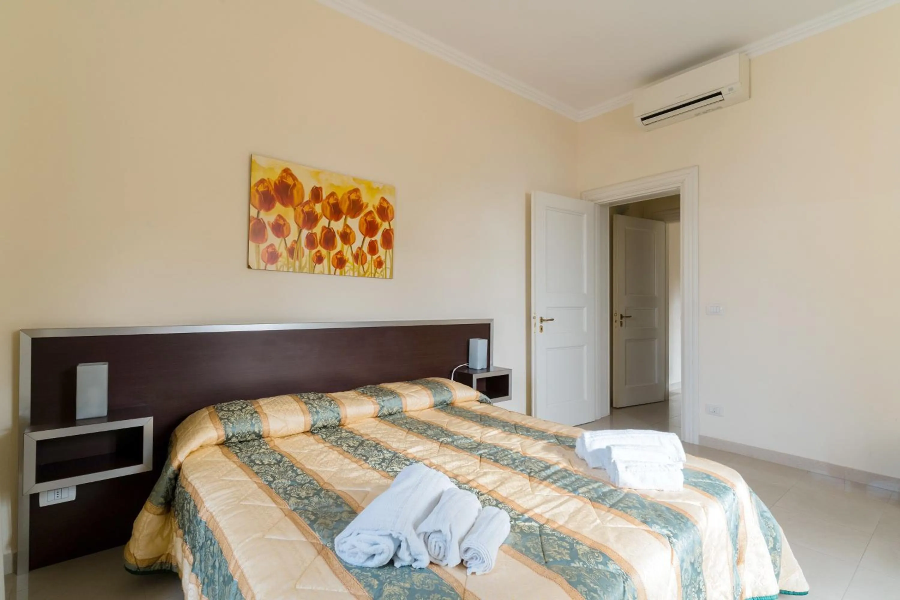 Living room, Bed in Palazzo Mongiò