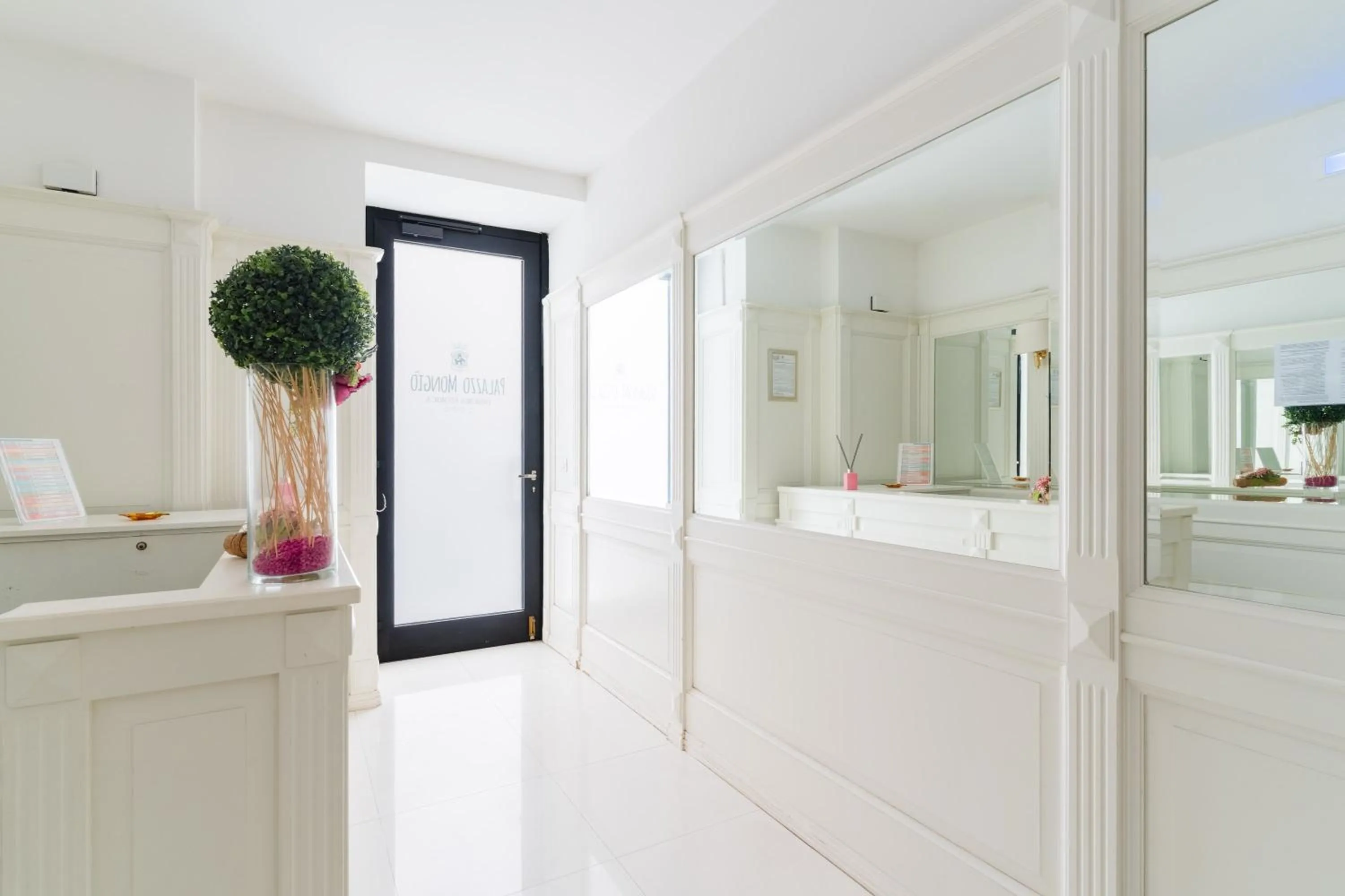 Living room in Palazzo Mongiò