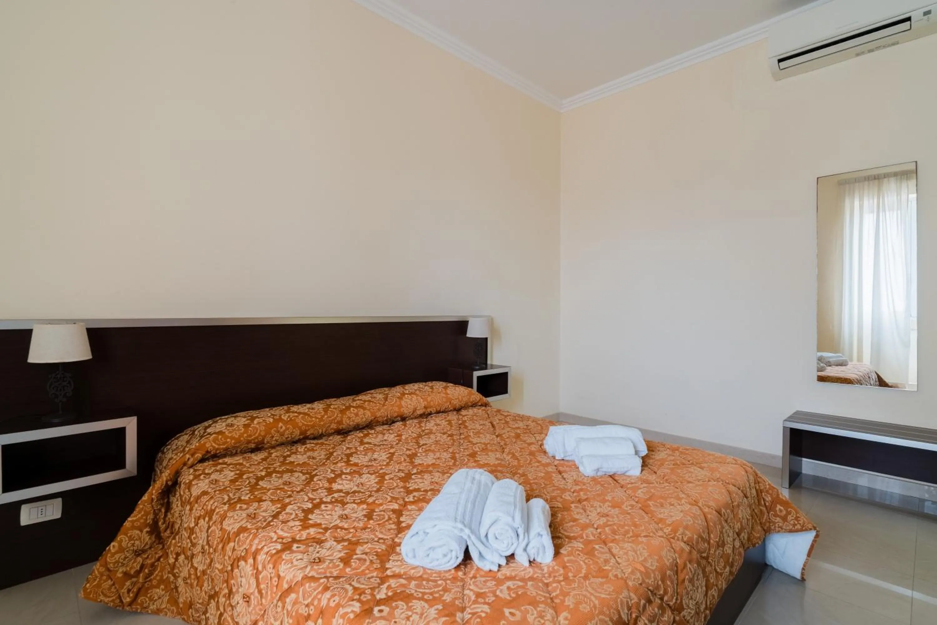 Property building, Bed in Palazzo Mongiò