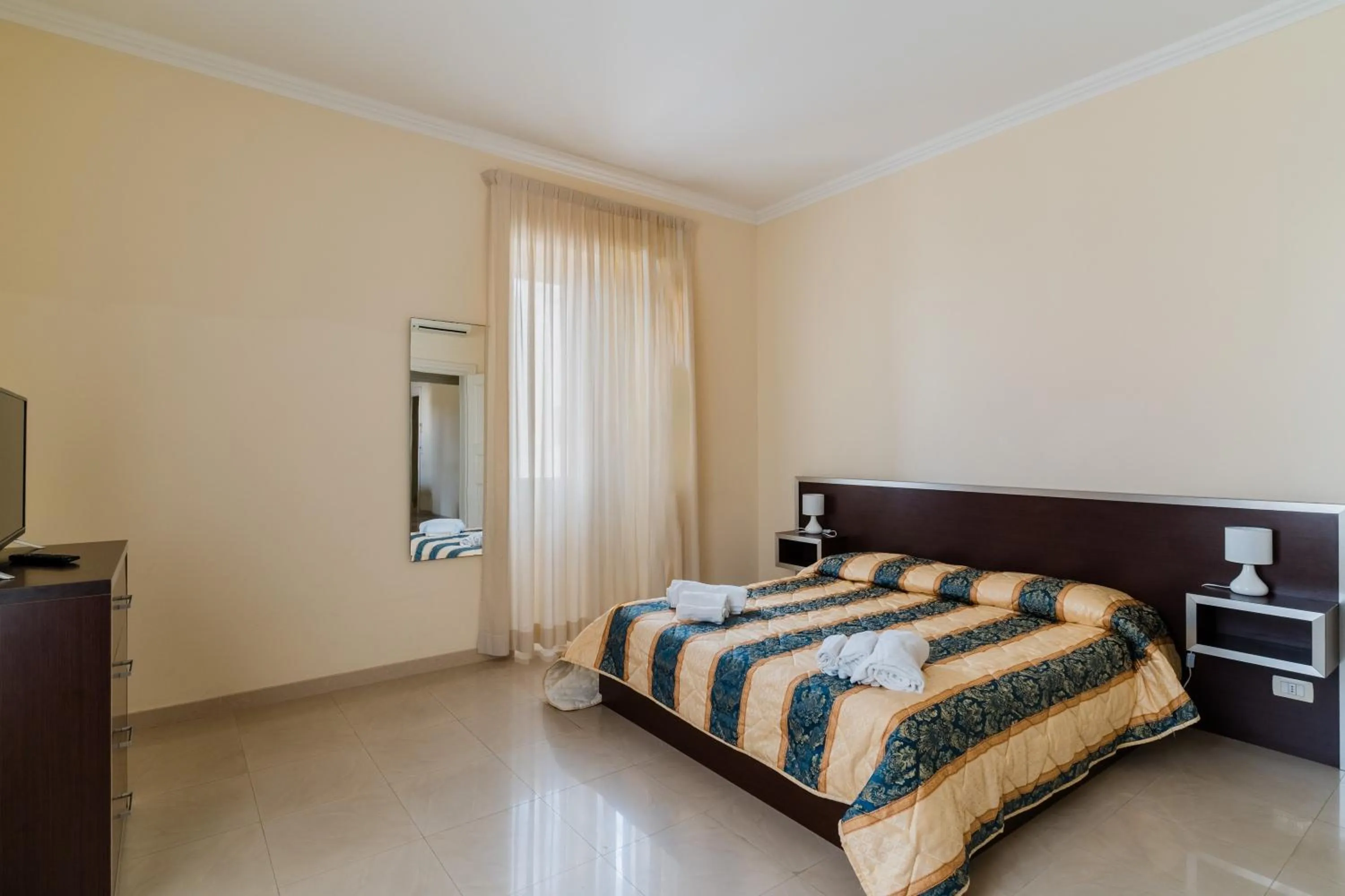 Living room, Bed in Palazzo Mongiò
