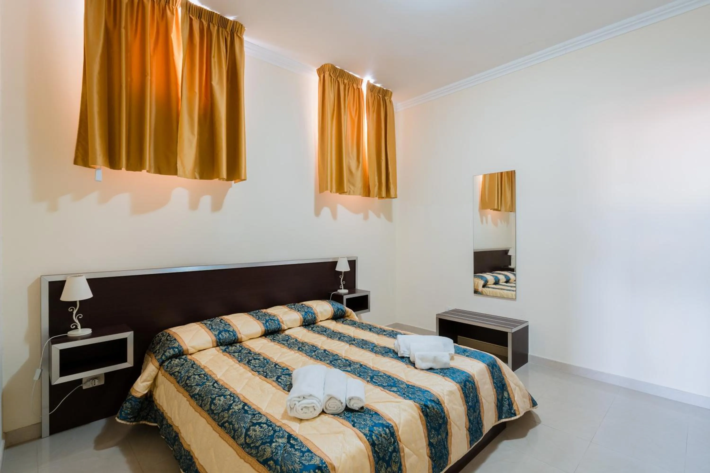 Living room, Bed in Palazzo Mongiò