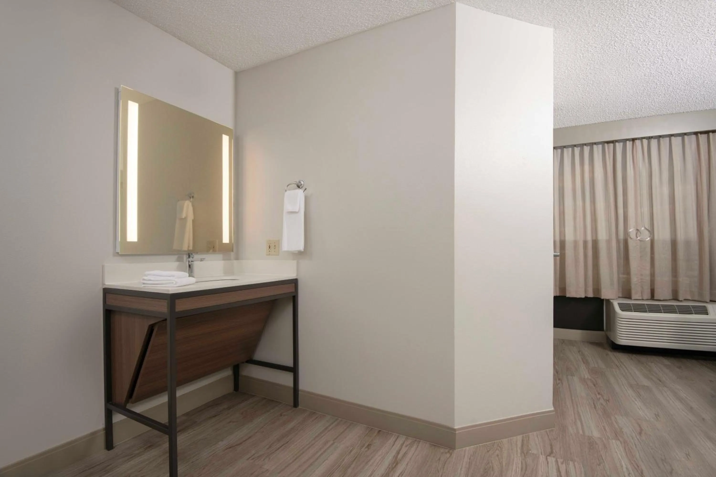 Bathroom, Bed in Hyatt Place Denver Tech Center