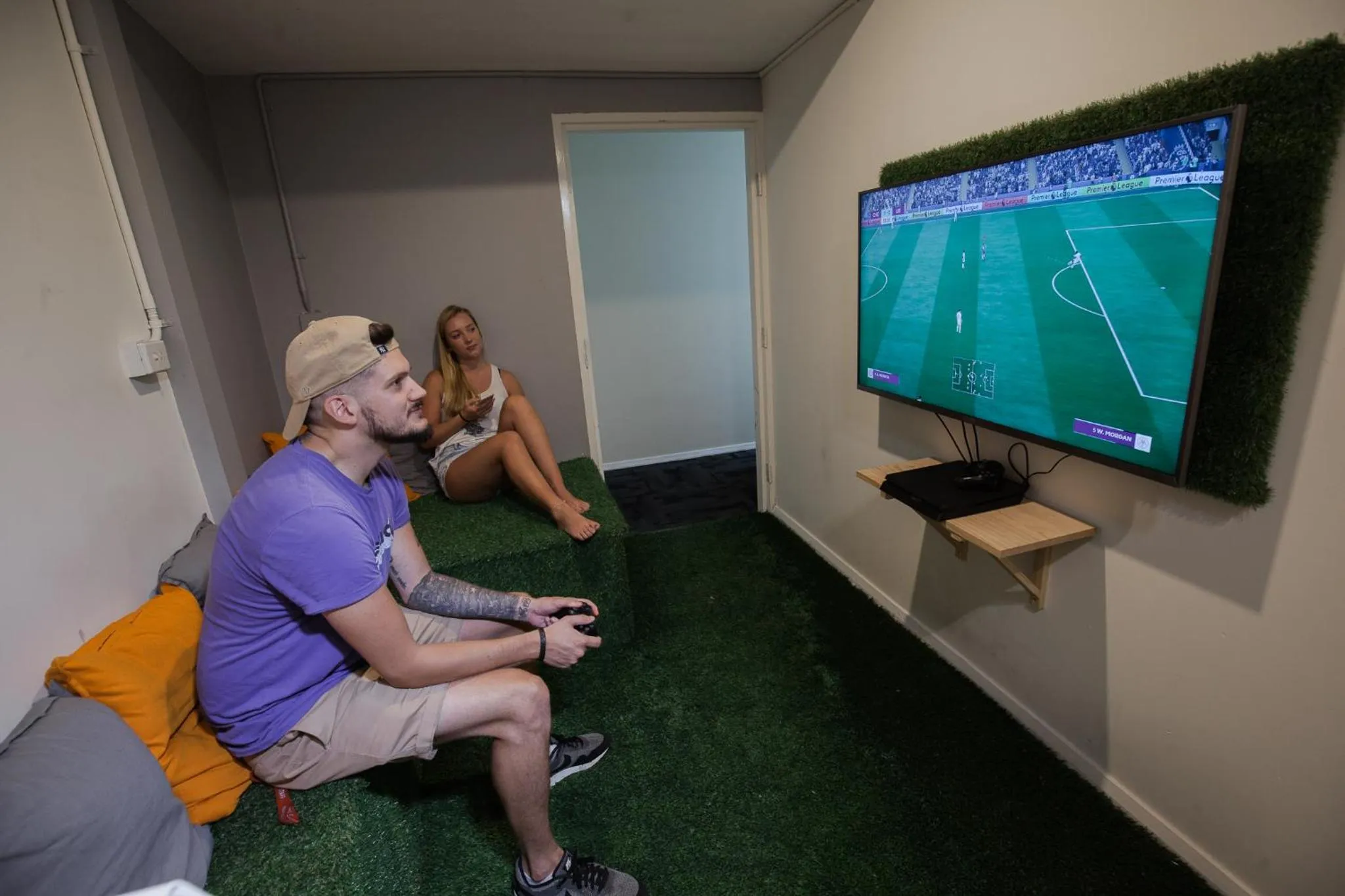 Communal lounge/ TV room in Mad Monkey Broadway