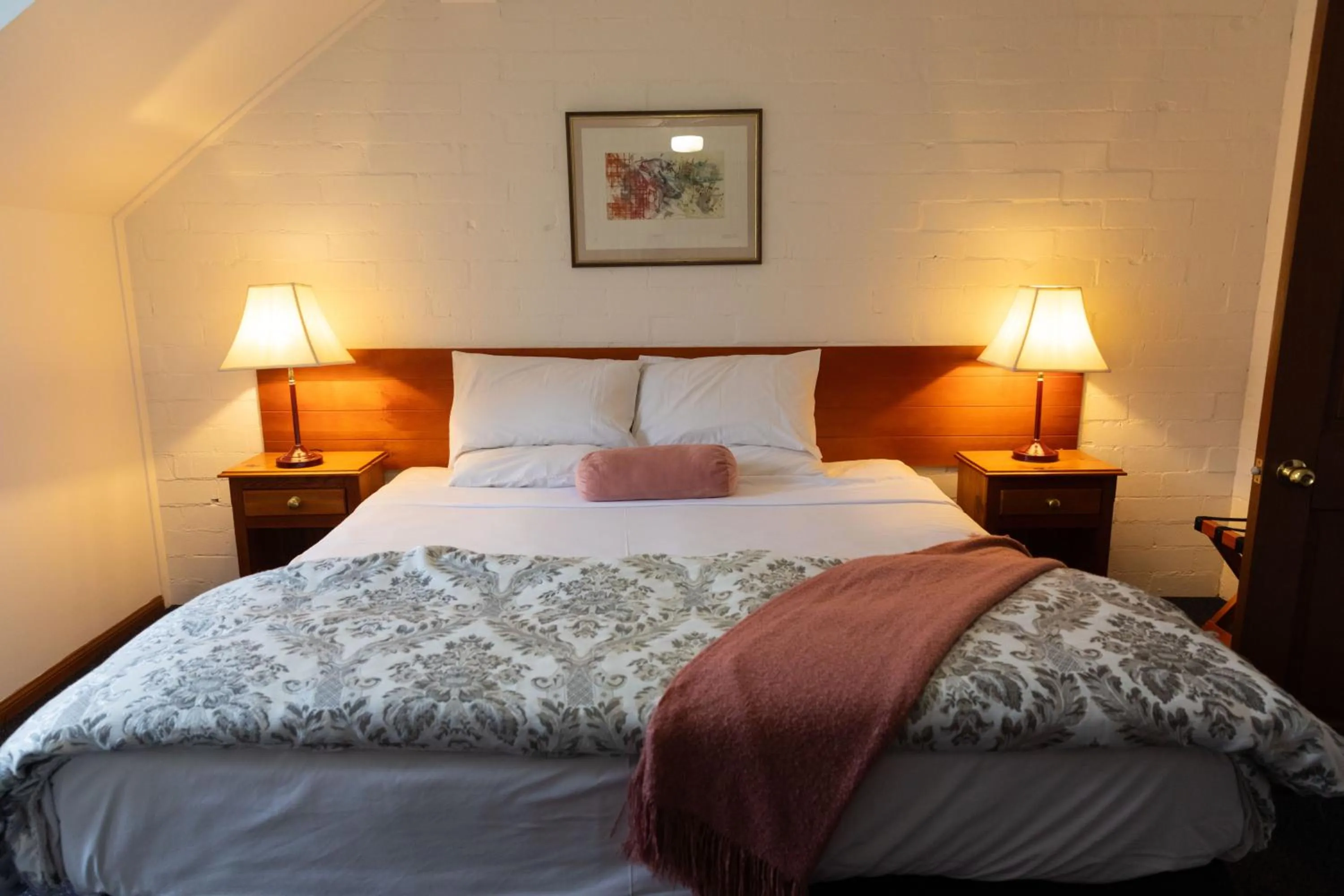 Bed in Girraween Country Inn