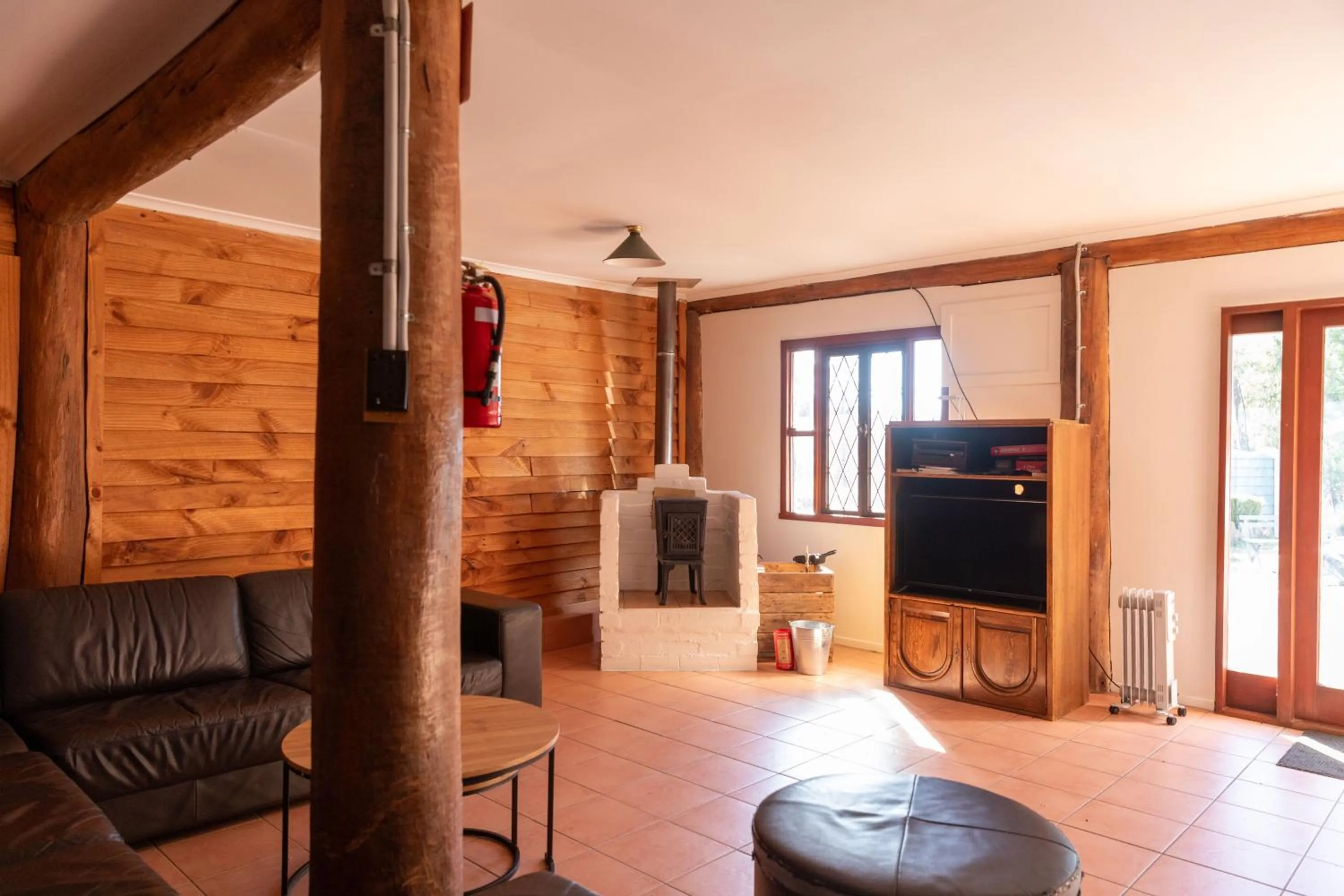 Living room in Girraween Country Inn