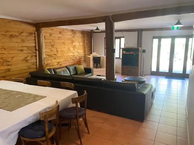 Living room in Girraween Country Inn