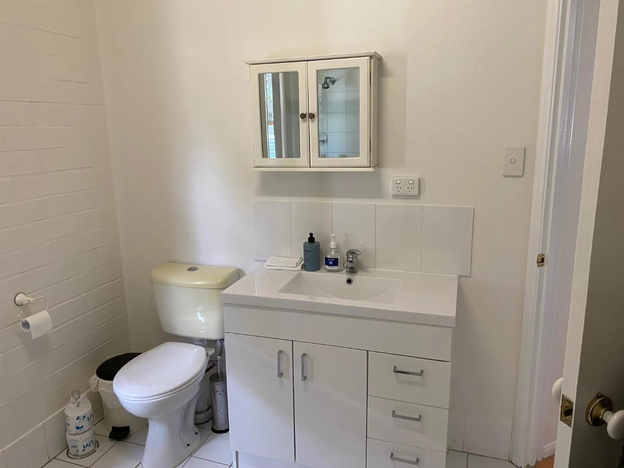 Bathroom in Girraween Country Inn