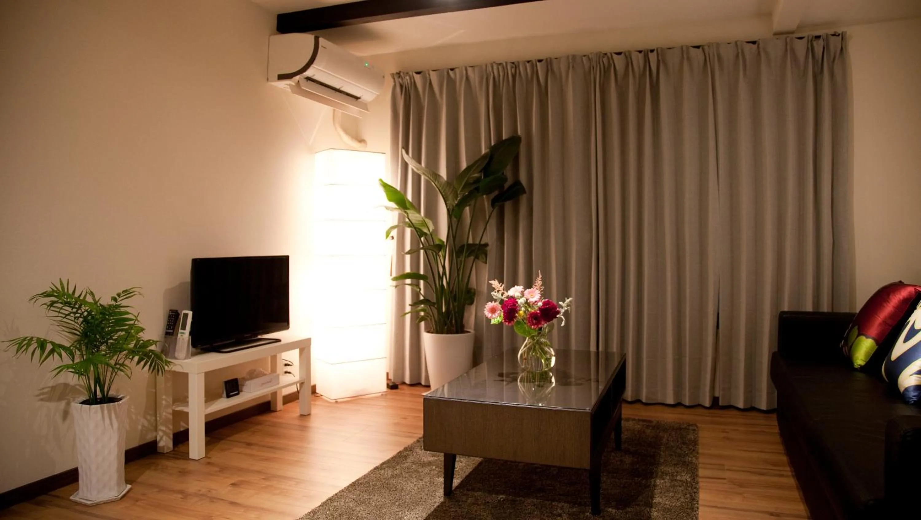 Photo of the whole room in CHELSEA24