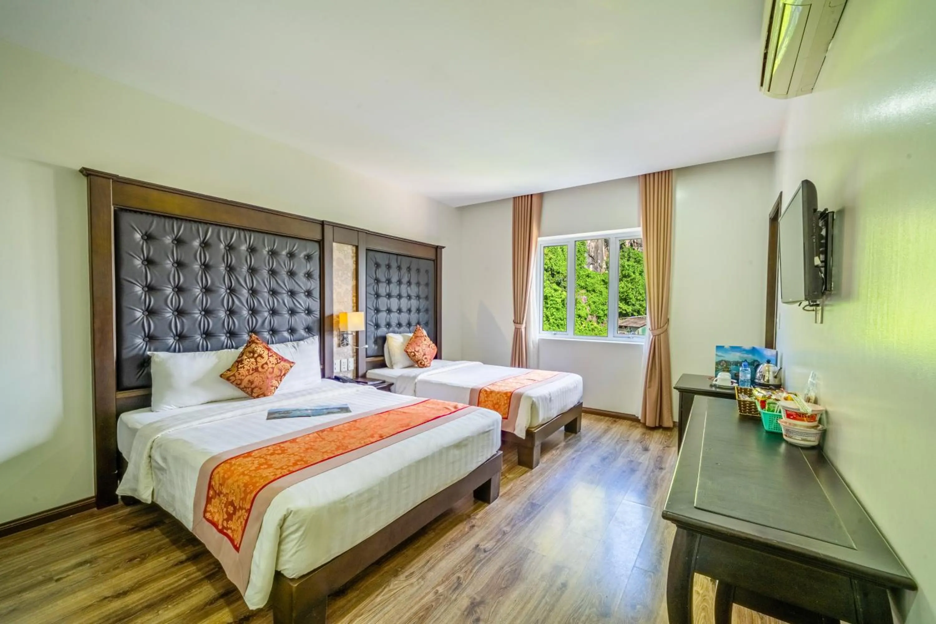 Bed in Ha Long Park Hotel