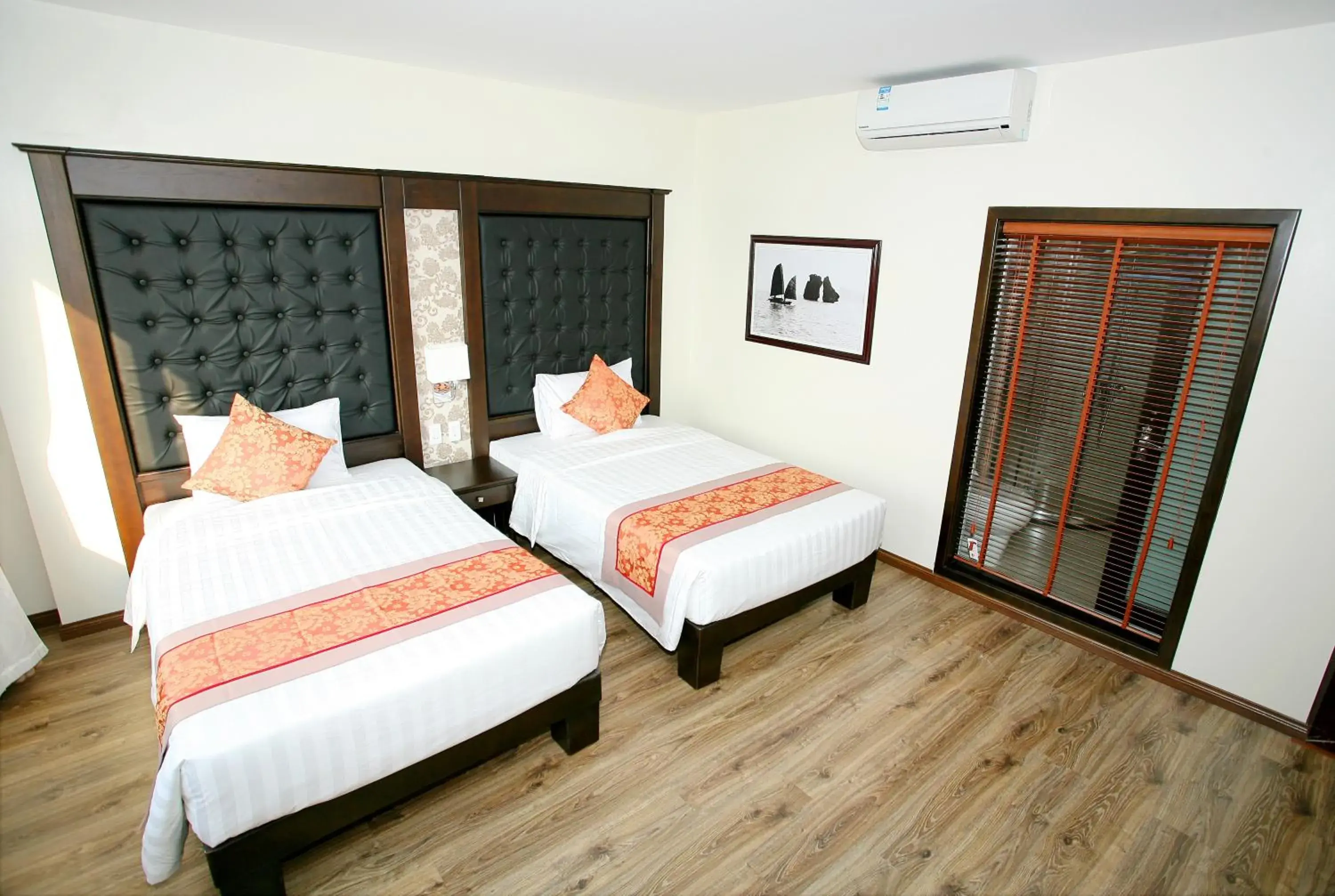 Property building, Bed in Ha Long Park Hotel Property building, Bed in Ha Long Park Hotel