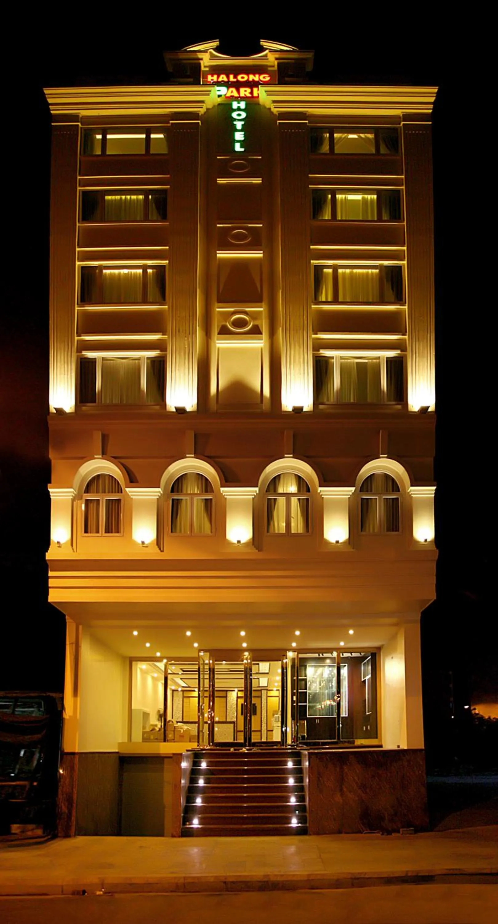 Property building in Ha Long Park Hotel