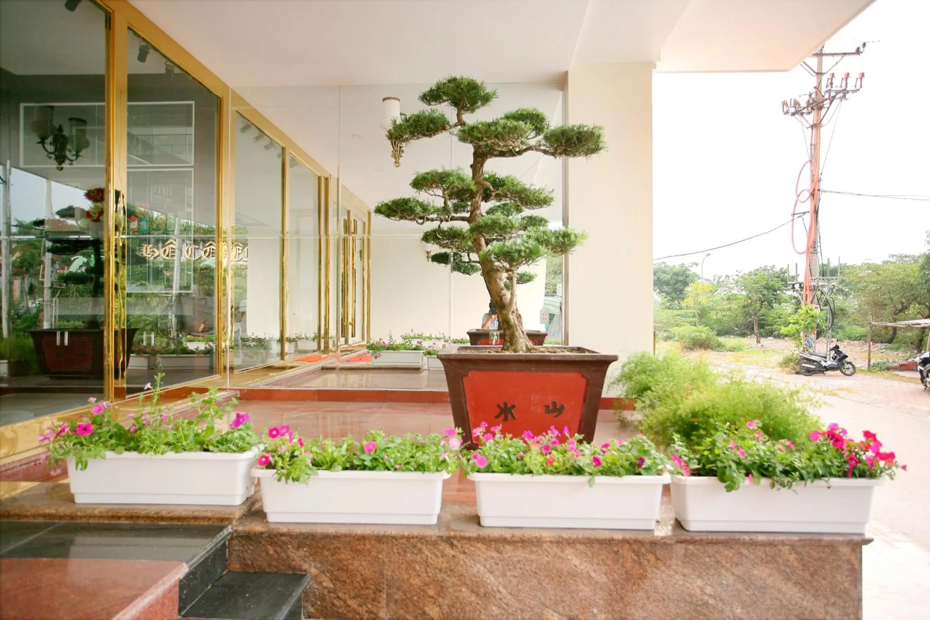 Property building in Ha Long Park Hotel Property building in Ha Long Park Hotel