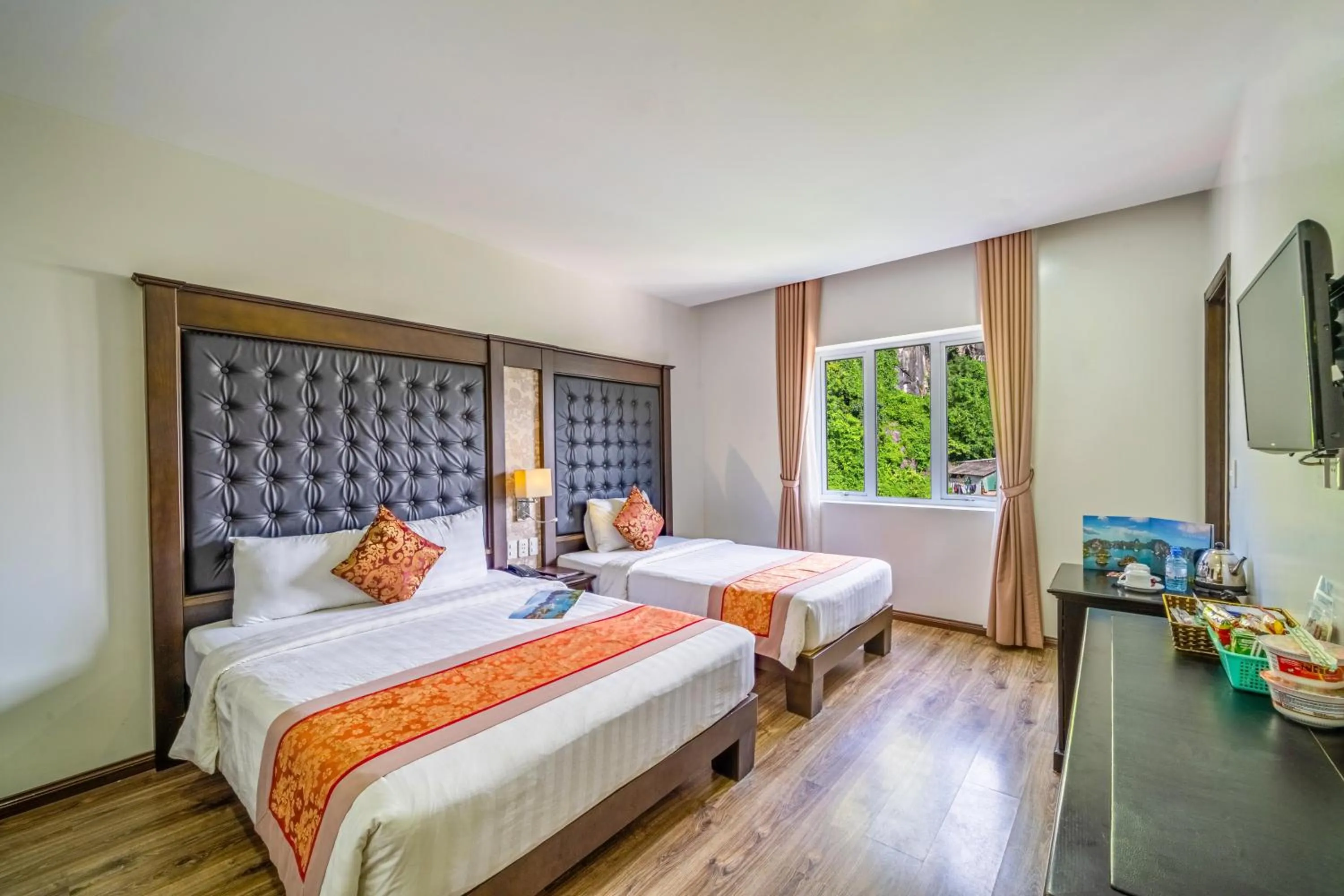 Bed in Ha Long Park Hotel