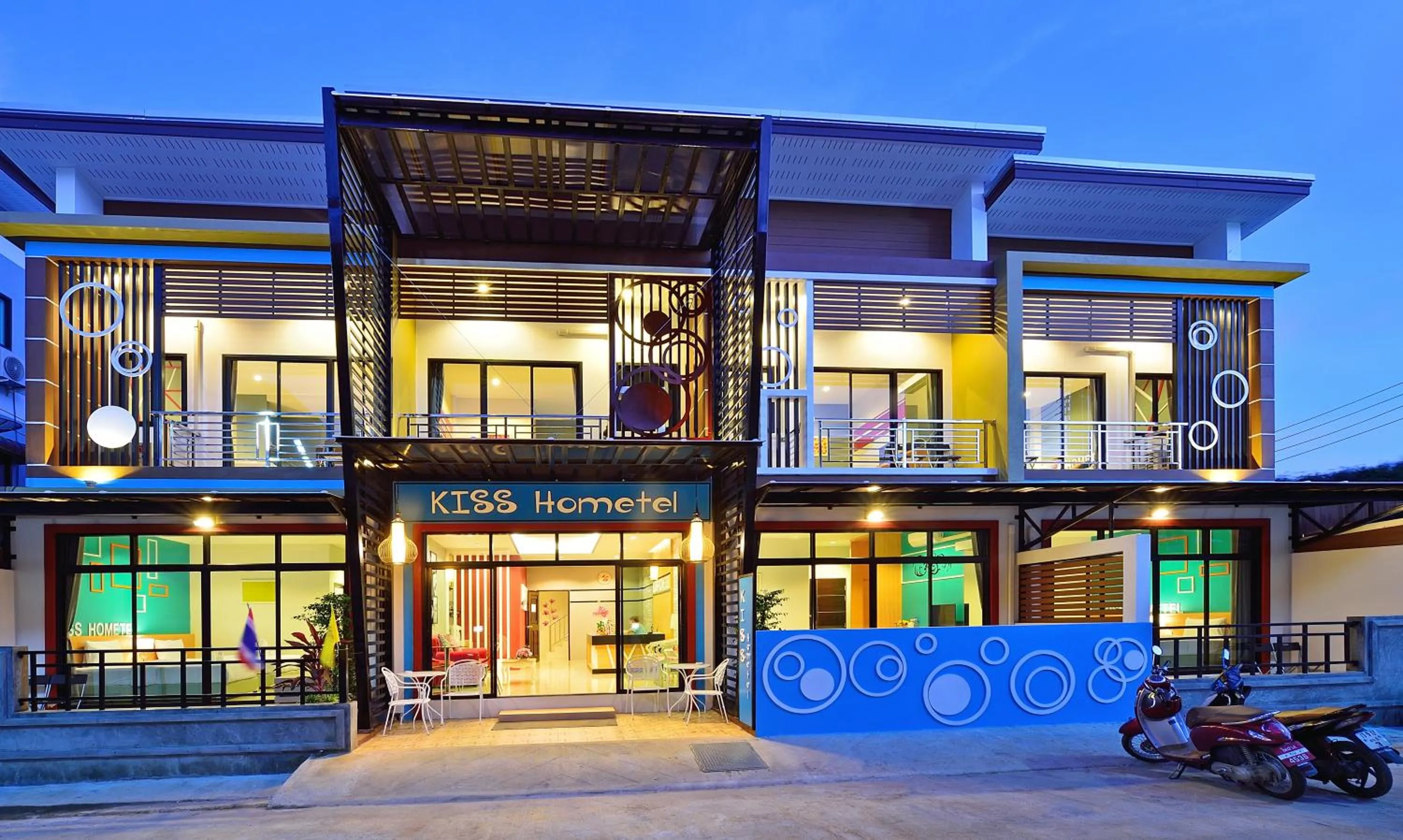 Facade/entrance in Kiss Hometel