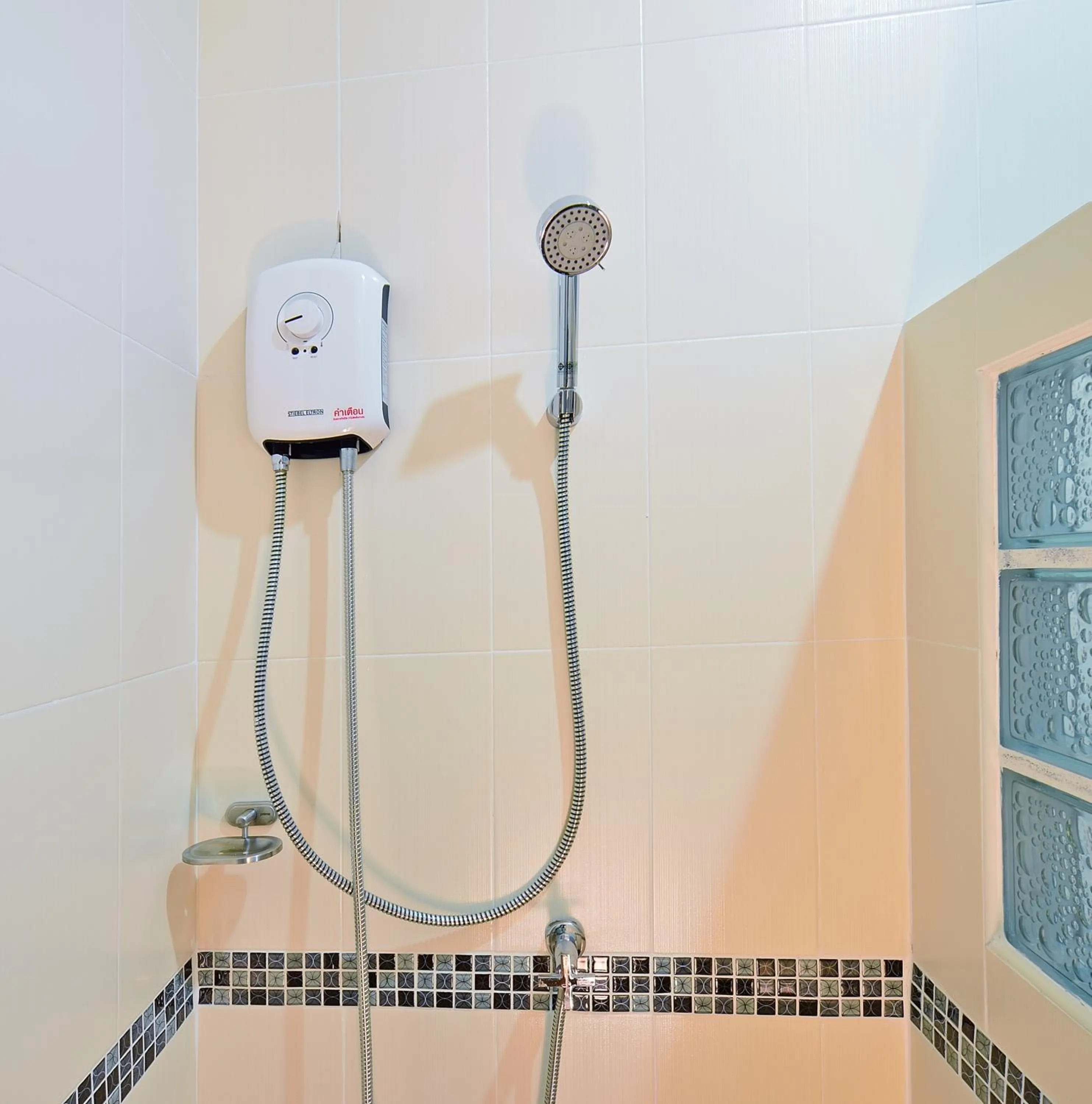 Shower in Kiss Hometel
