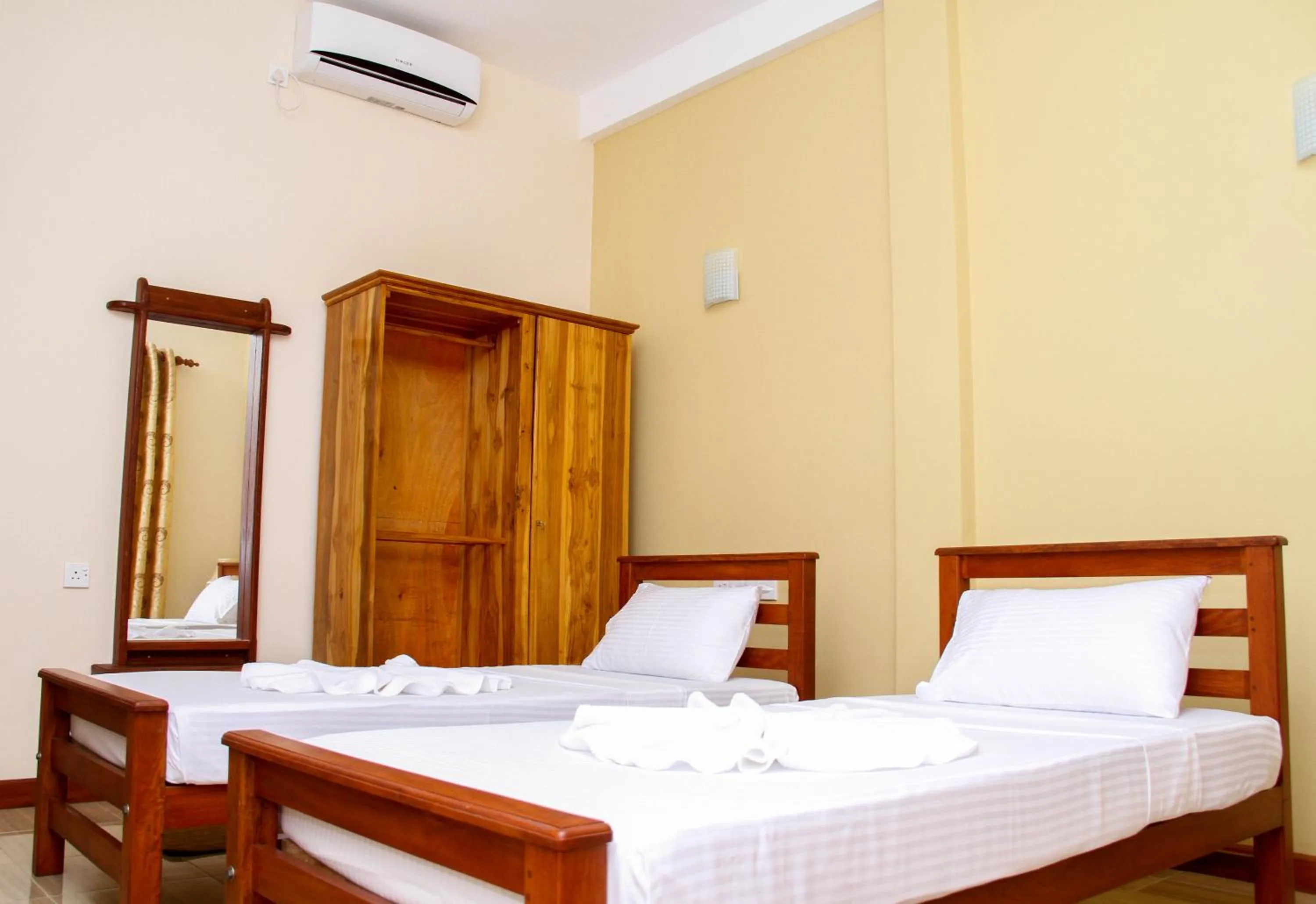 Photo of the whole room, Bed in Hotel Nilketha Yala Tissamaharama