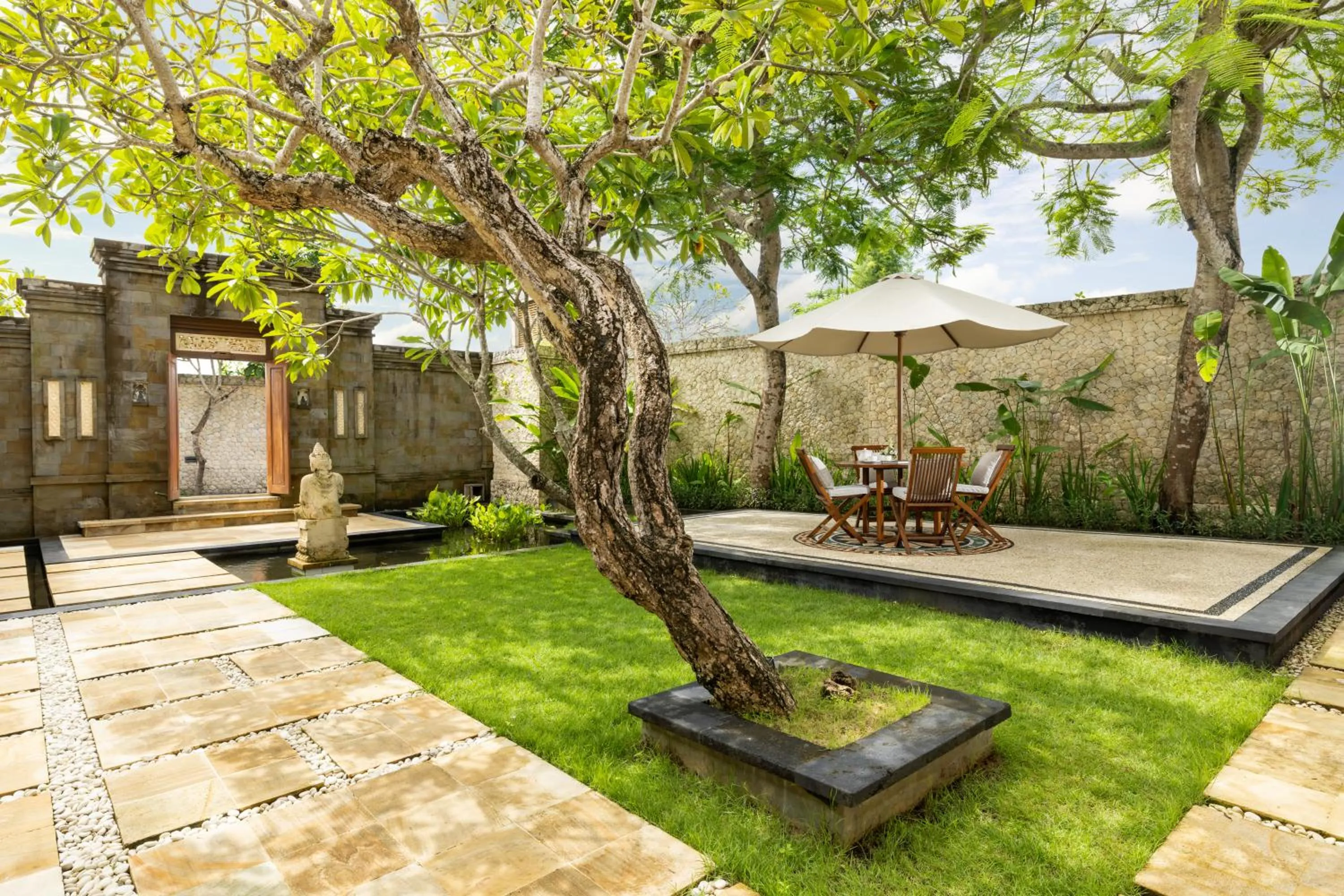 Garden in Nagasutra Villa by Nakula