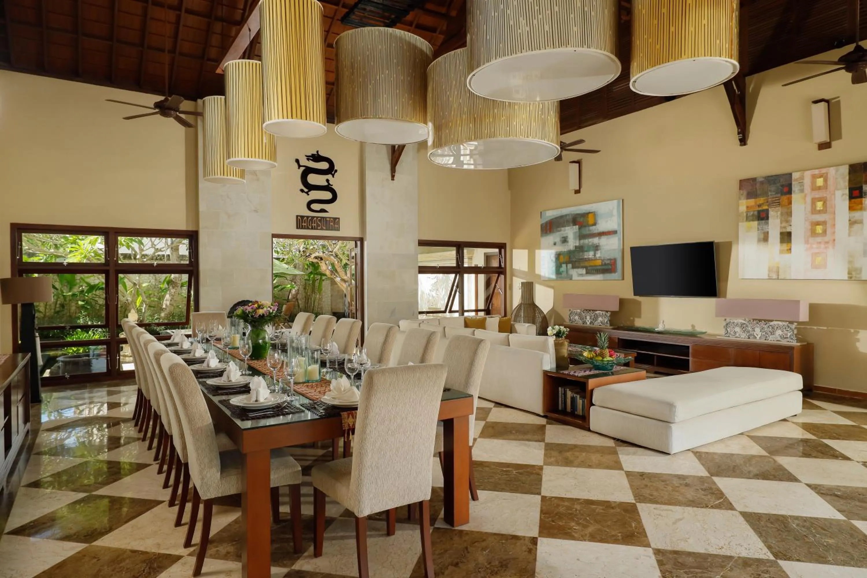 Dining area in Nagasutra Villa by Nakula