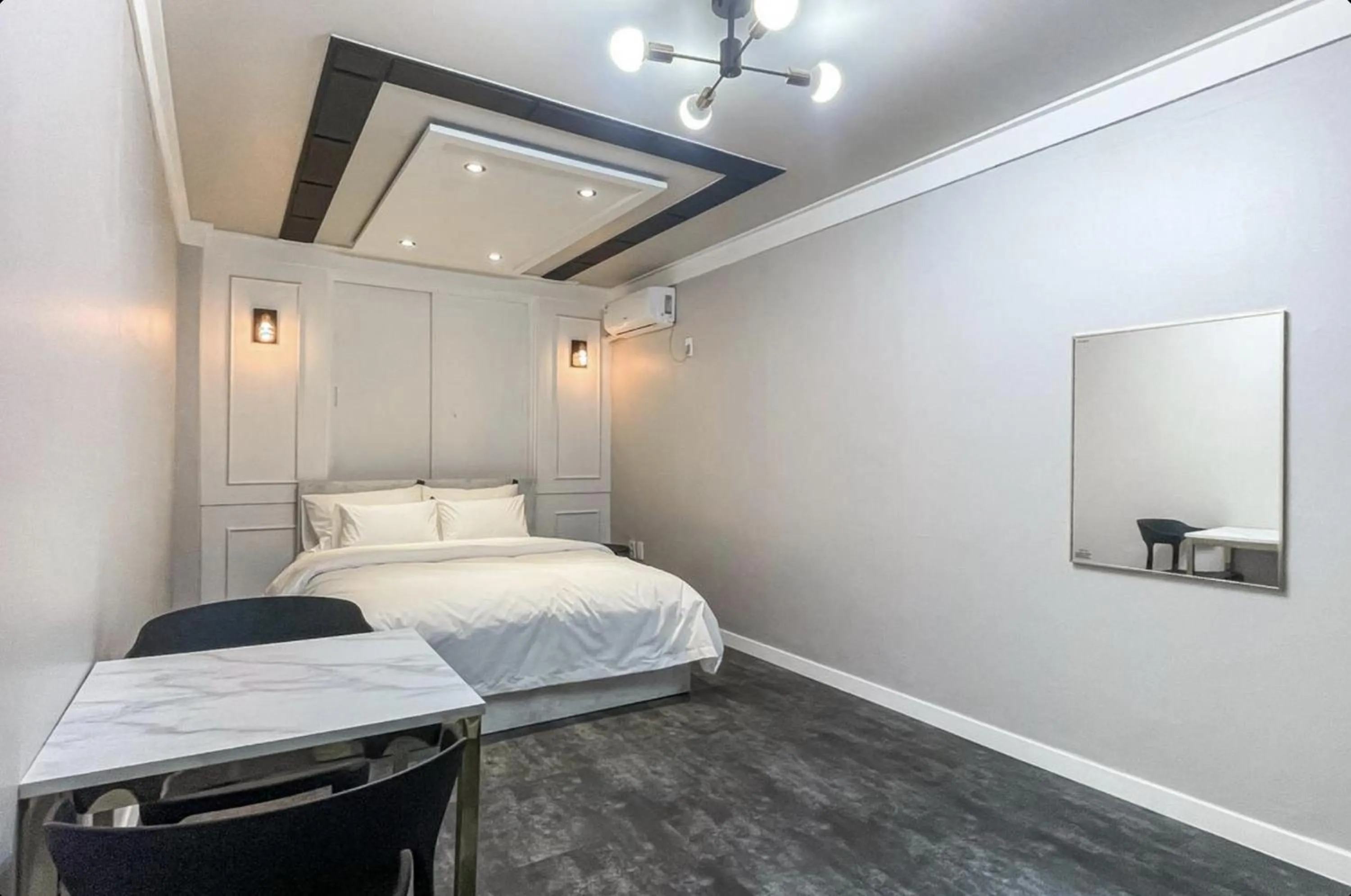 Bed in Gunsan Reborn Hotel