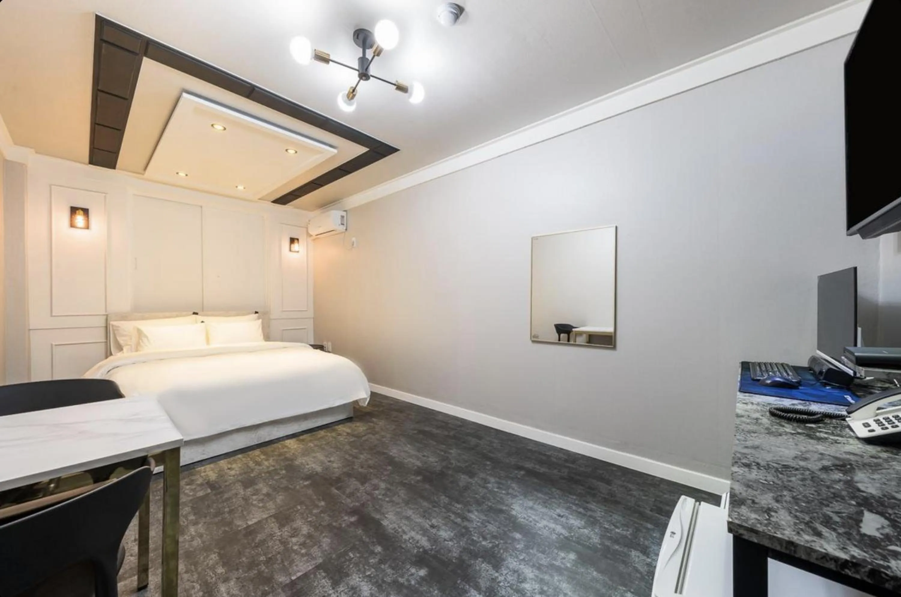 Bed in Gunsan Reborn Hotel