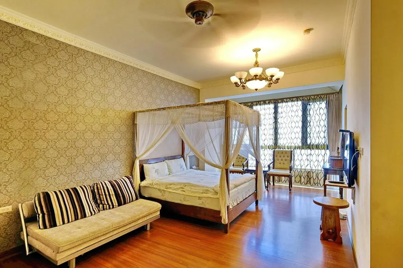 Honeymoon Room with Bathtub in 七星潭海灣民宿-附電梯-車位-充電樁 Honeymoon Room with Bathtub in 七星潭海灣民宿-附電梯-車位-充電樁