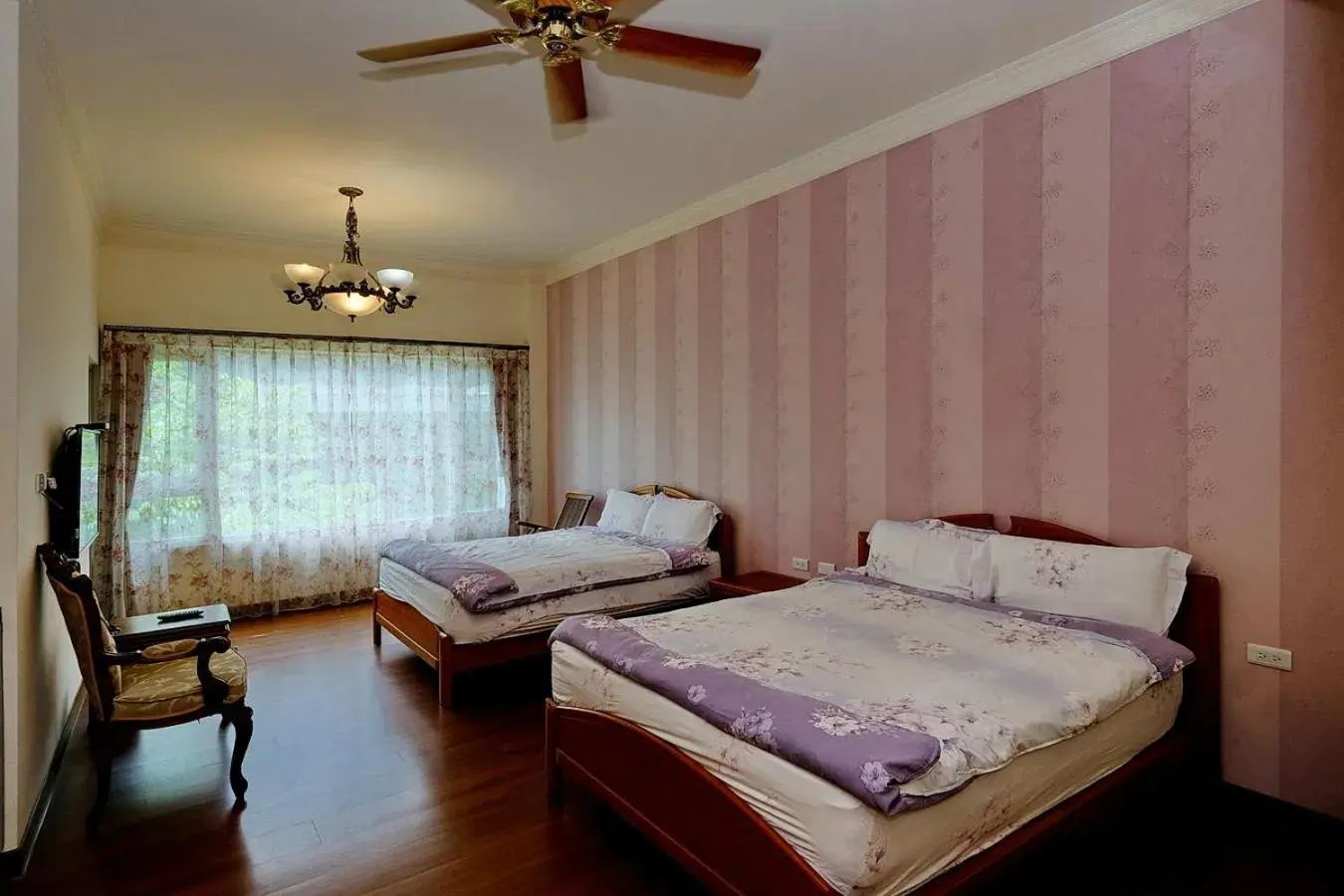 Quadruple Room with Private Bathroom in 七星潭海灣民宿-附電梯-車位-充電樁 Quadruple Room with Private Bathroom in 七星潭海灣民宿-附電梯-車位-充電樁