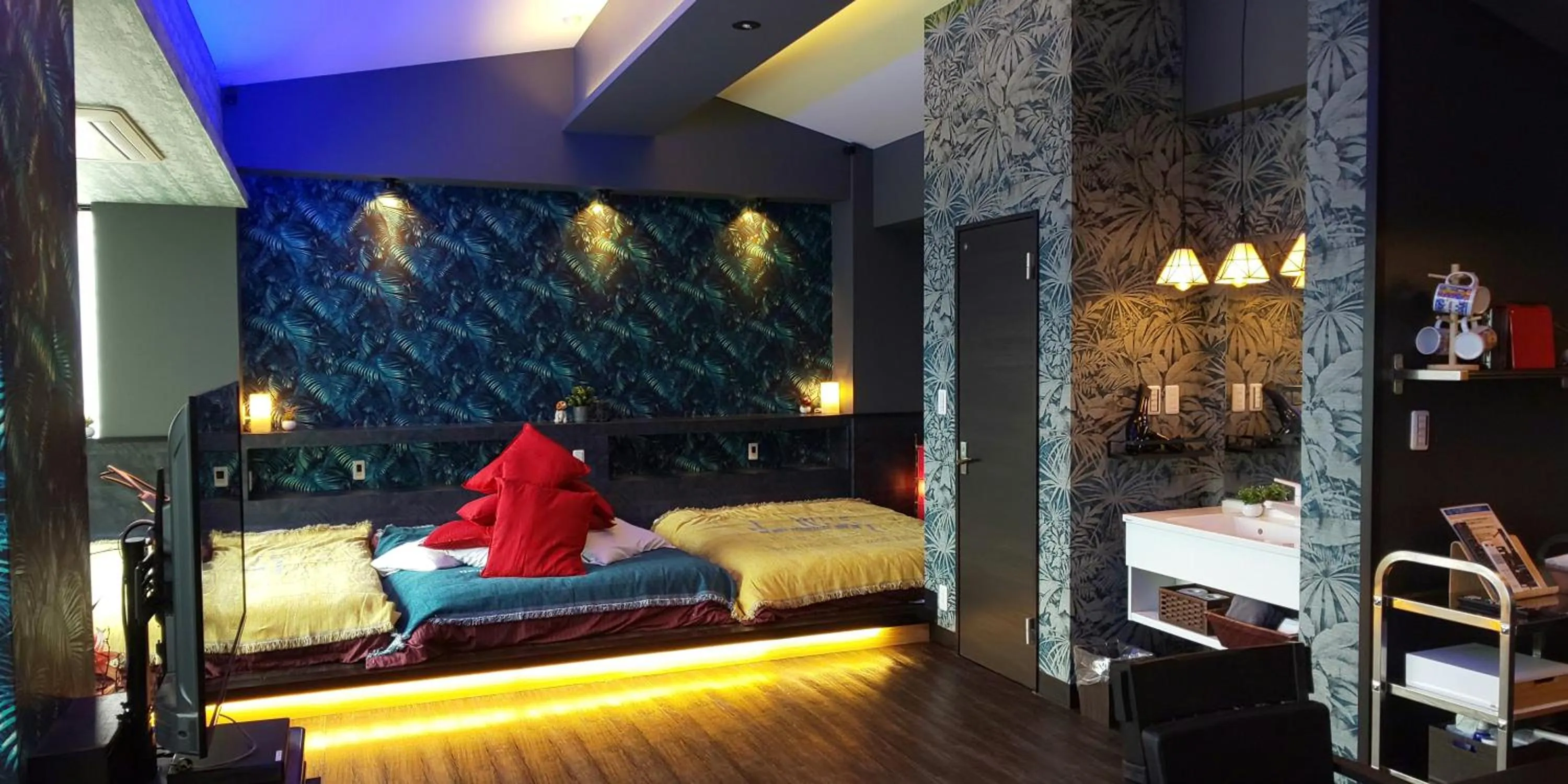 Hakone Gora Guam Dog