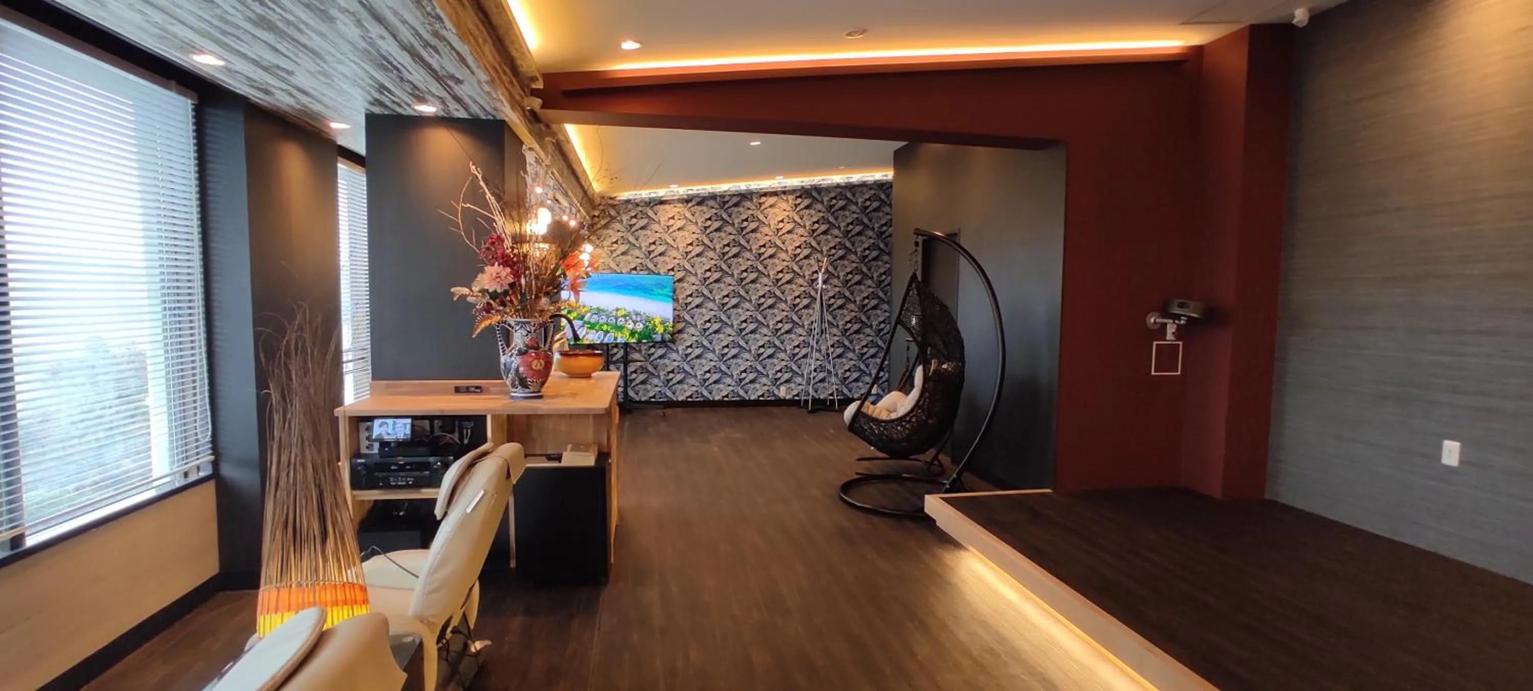 Hakone Gora Guam Dog