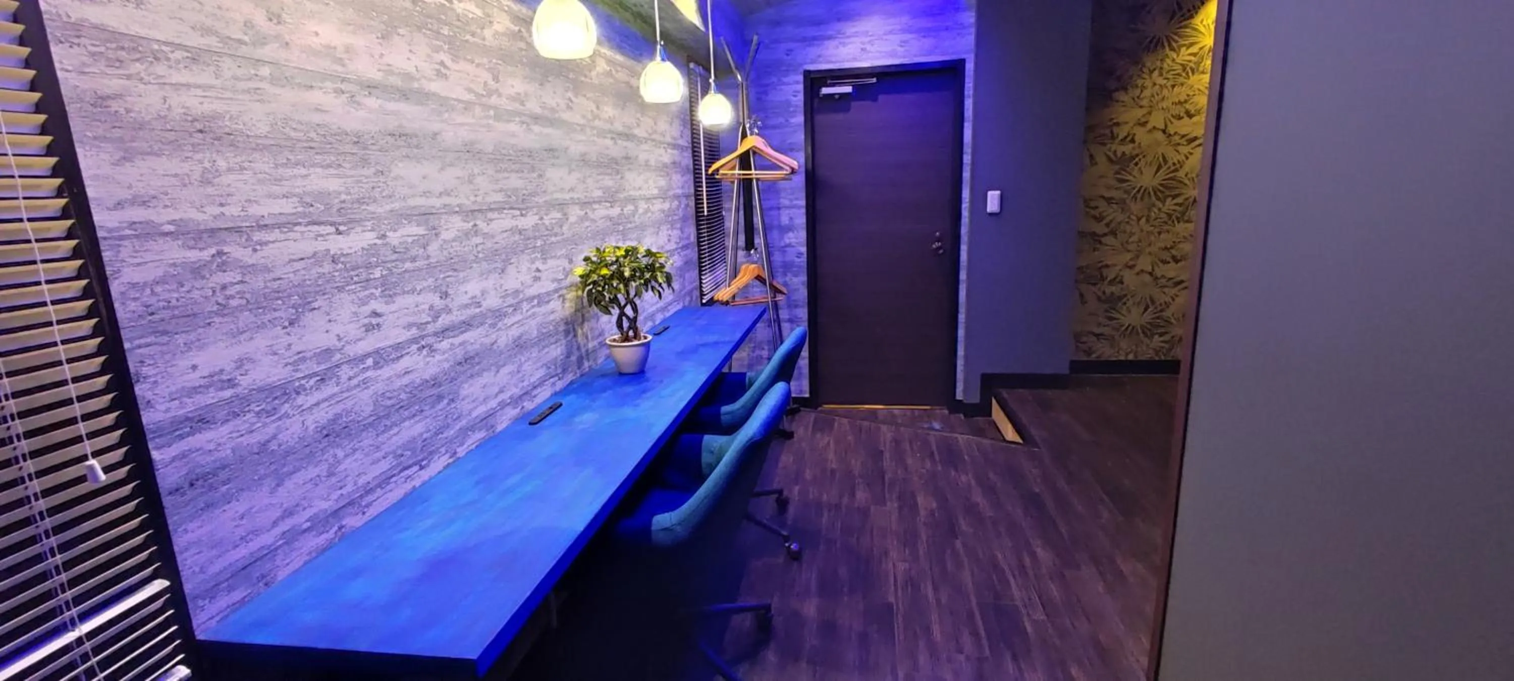 Hakone Gora Guam Dog