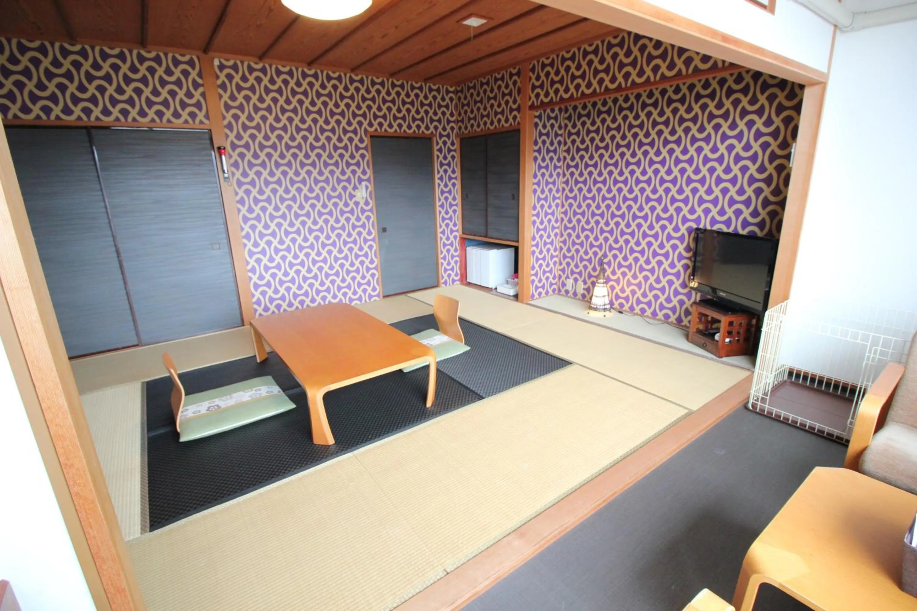 Hakone Gora Guam Dog