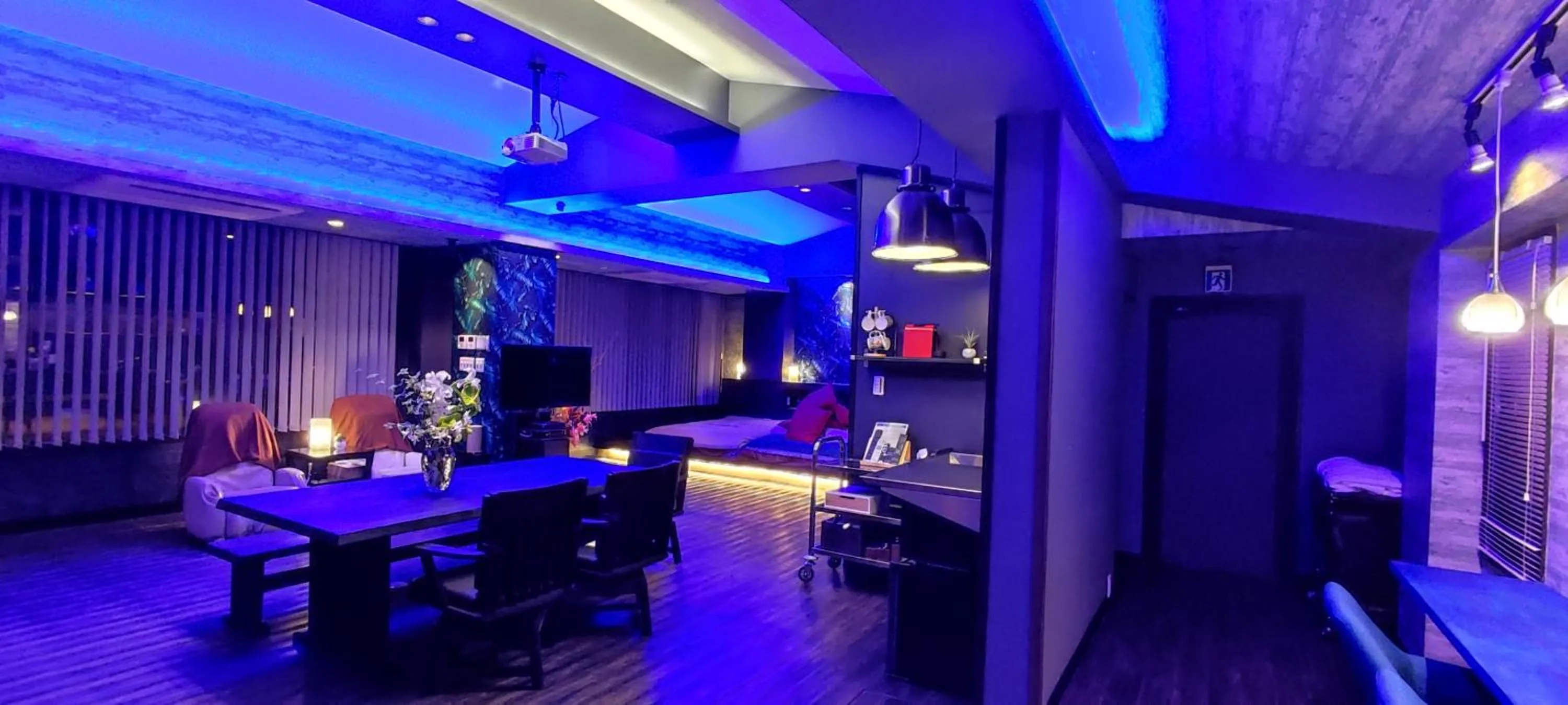 Hakone Gora Guam Dog