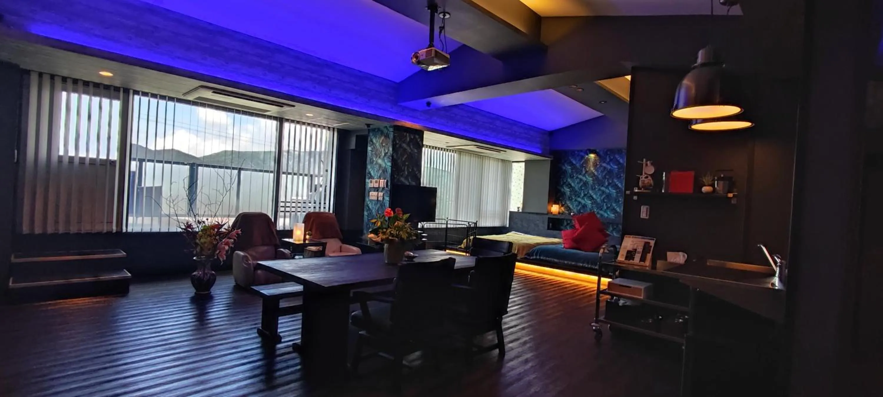 Dining area in Hakone Gora Guam Dog