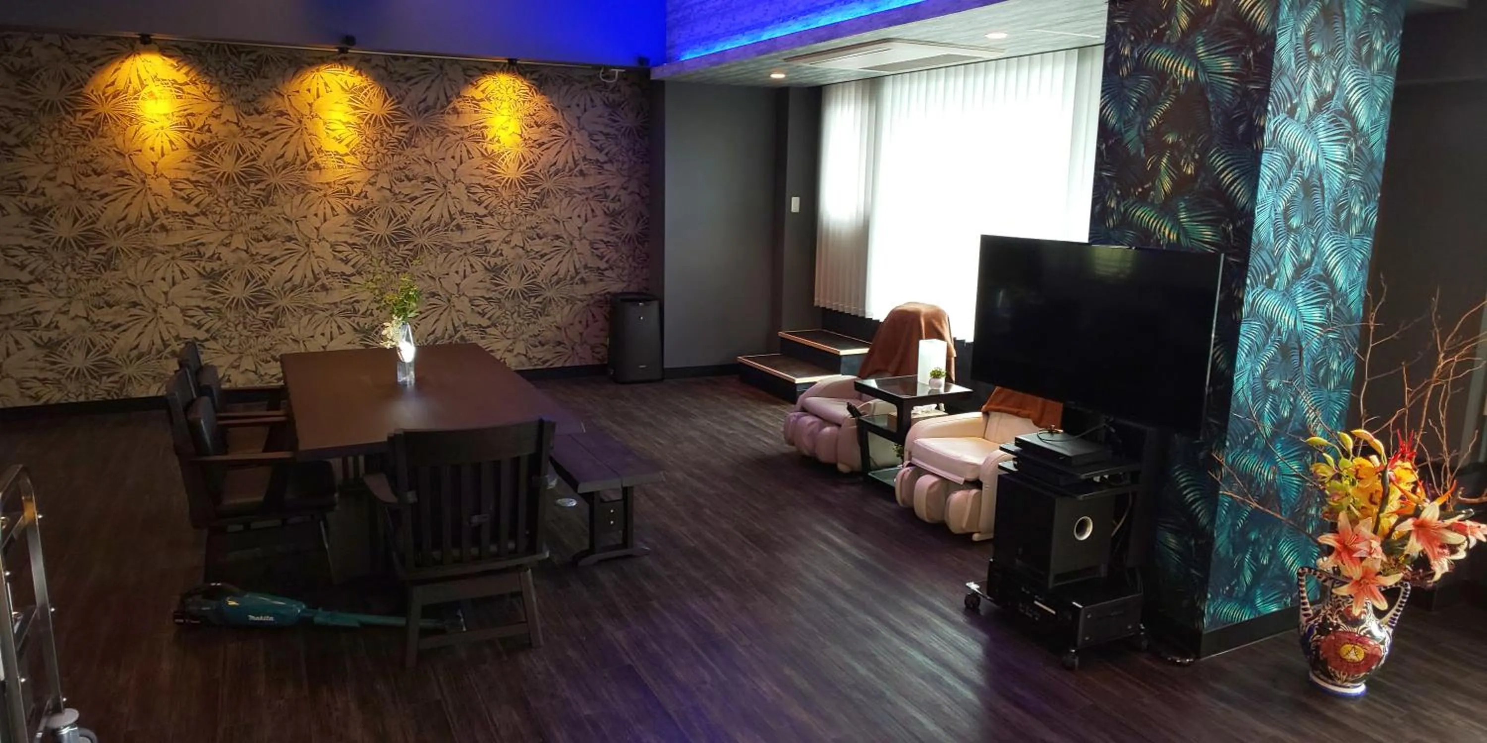 Hakone Gora Guam Dog