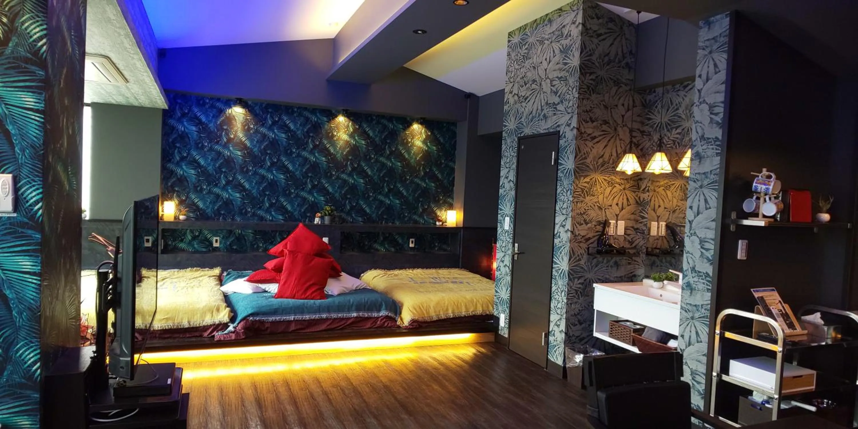 Hakone Gora Guam Dog