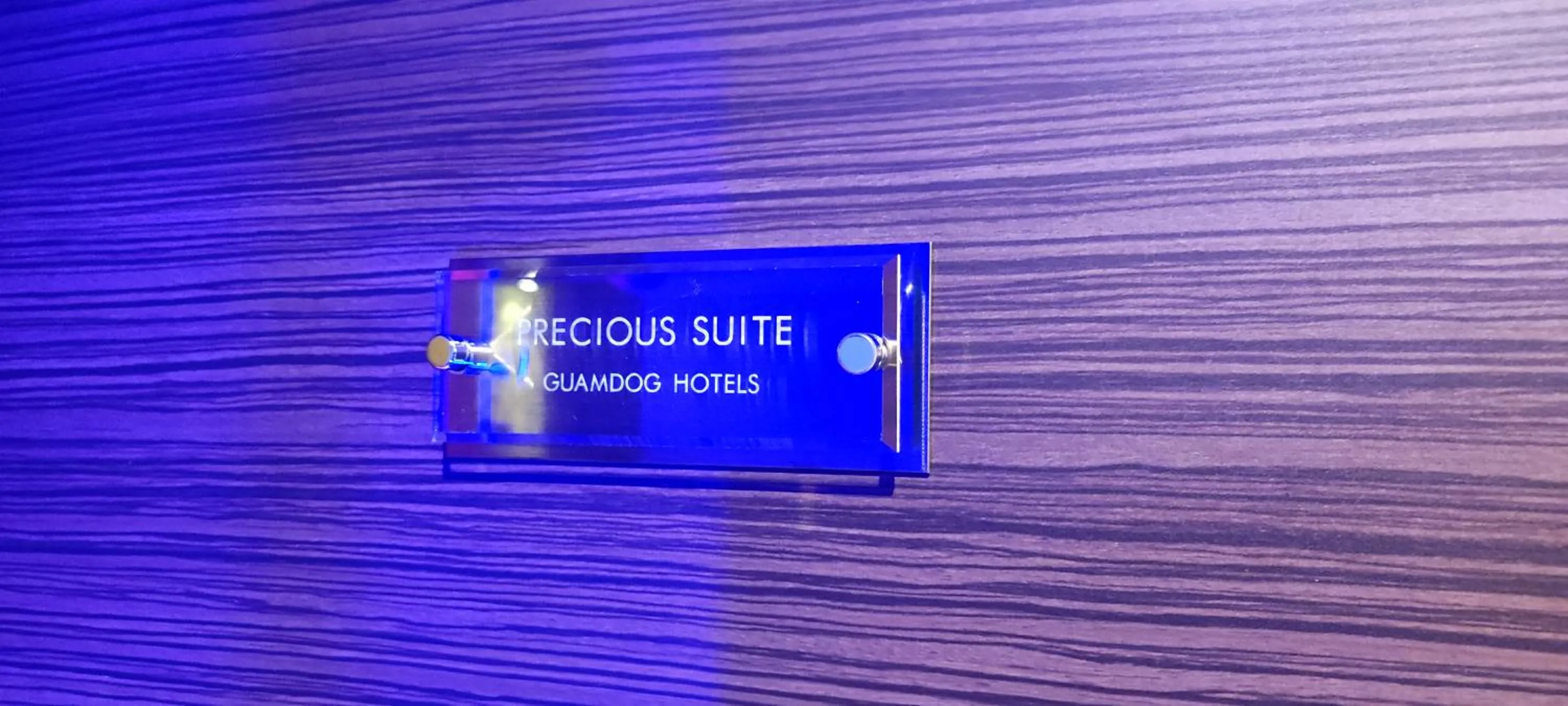 Hakone Gora Guam Dog