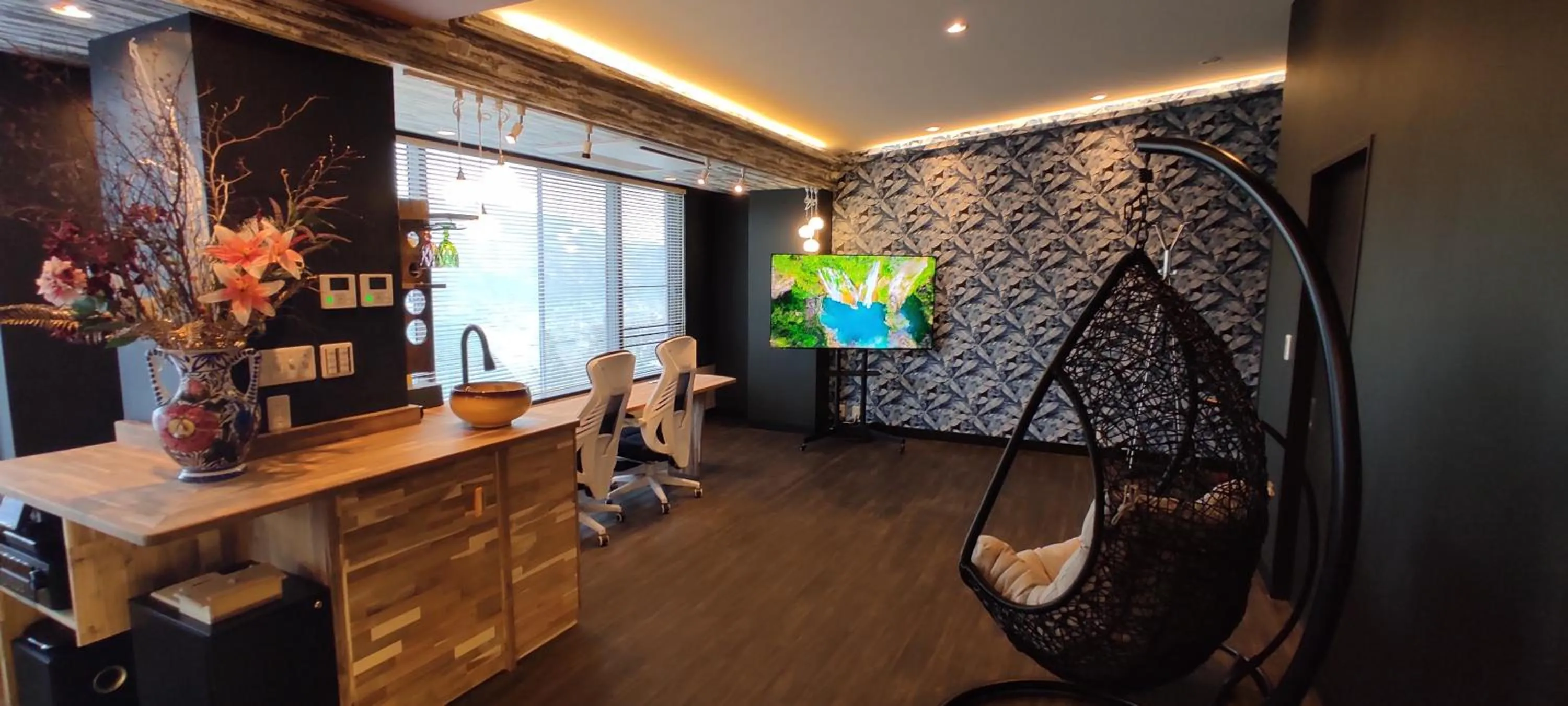 Hakone Gora Guam Dog